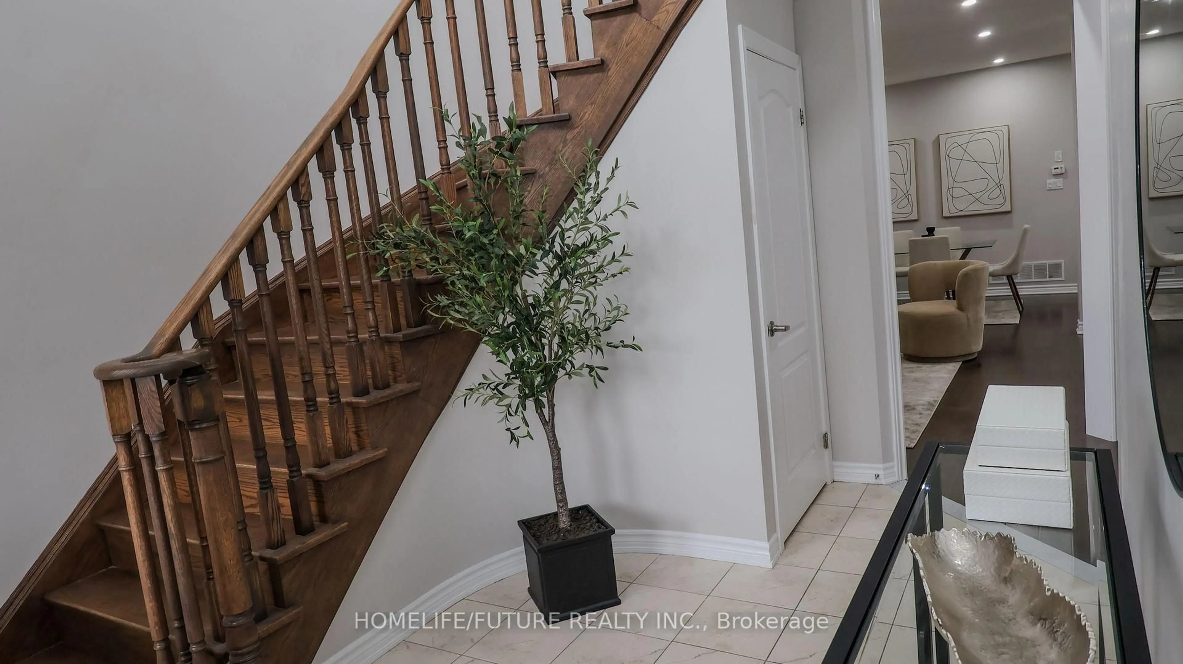 Indoor foyer for 4 Mccaskell St, Brock Ontario L0K 1A0