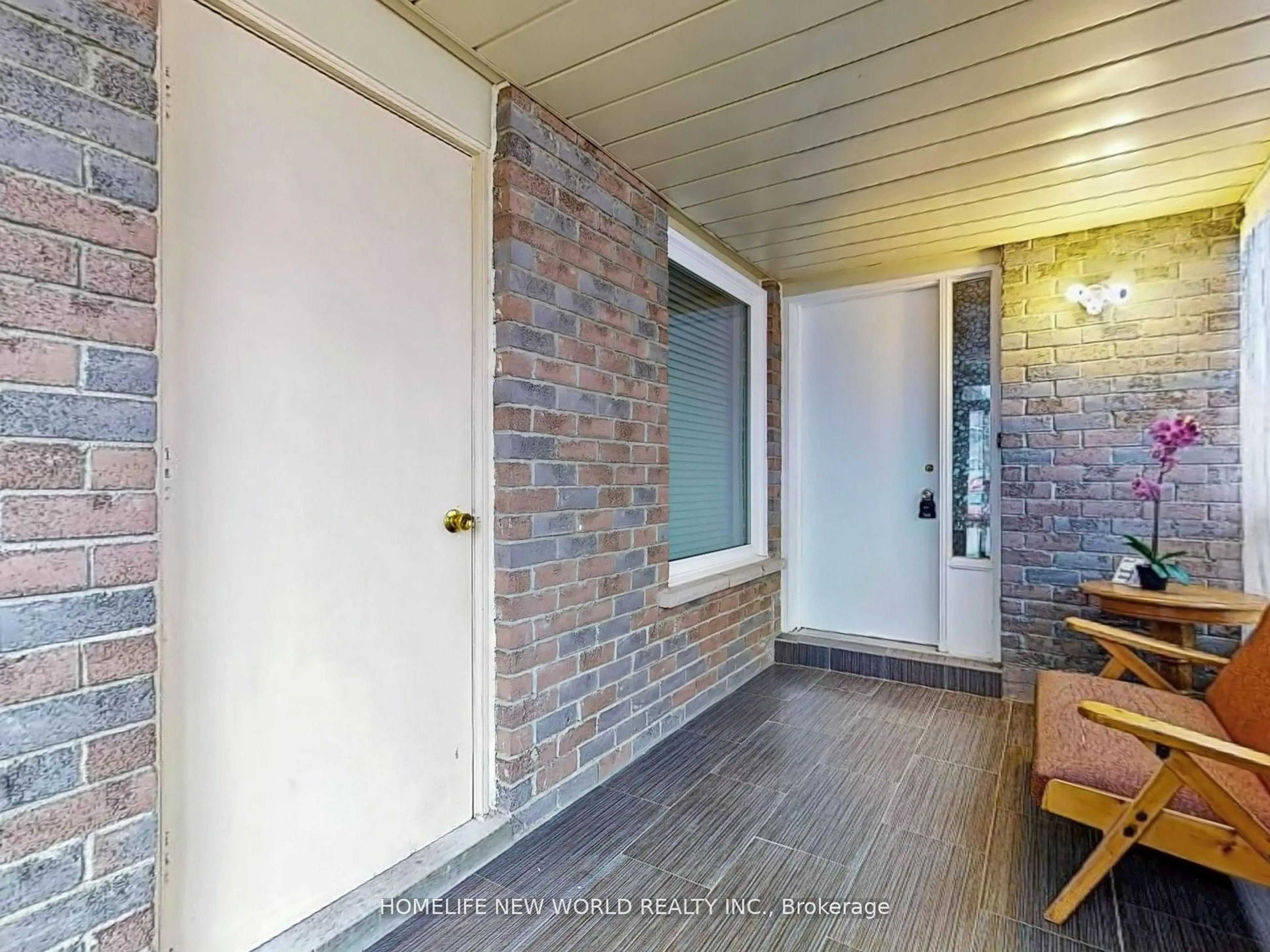 Indoor entryway for 139 Galbraith Cres, Markham Ontario L3S 1H8