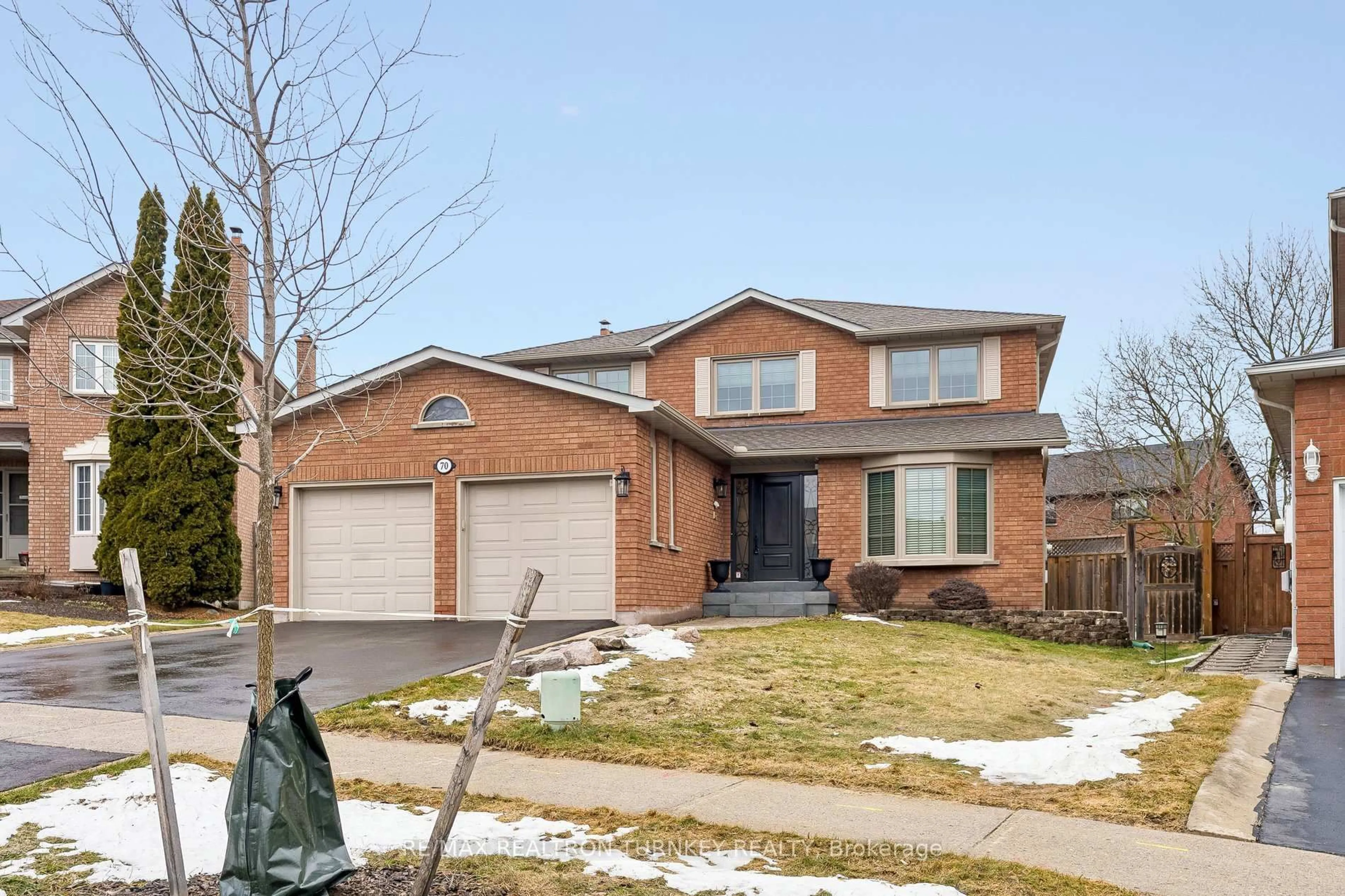 Home with brick exterior material, street for 70 Keffer Circ, Newmarket Ontario L3X 1R8