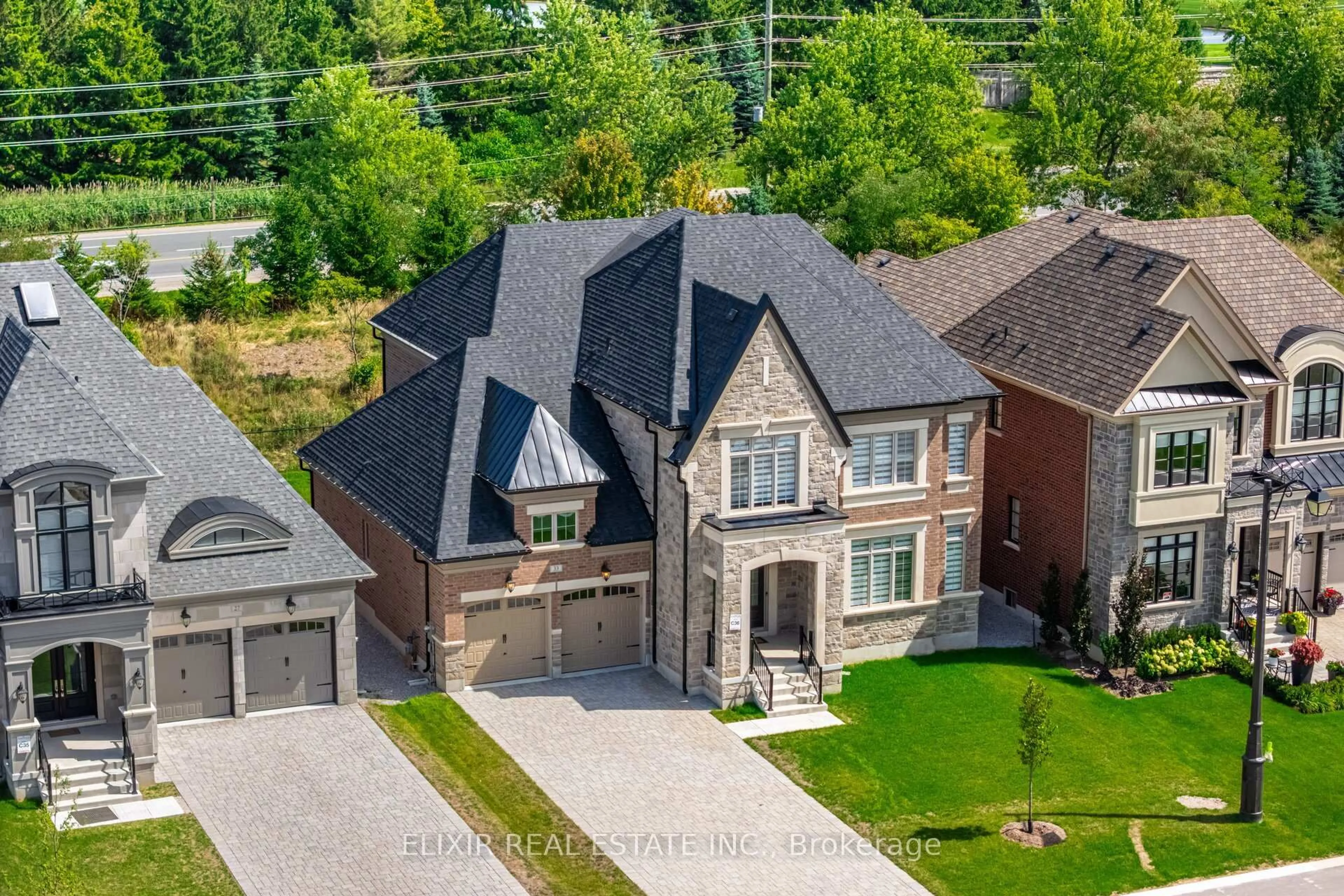 A pic from outside/outdoor area/front of a property/back of a property/a pic from drone, street for 33 Sculpture Garden Lane, Vaughan Ontario L4H 4P1