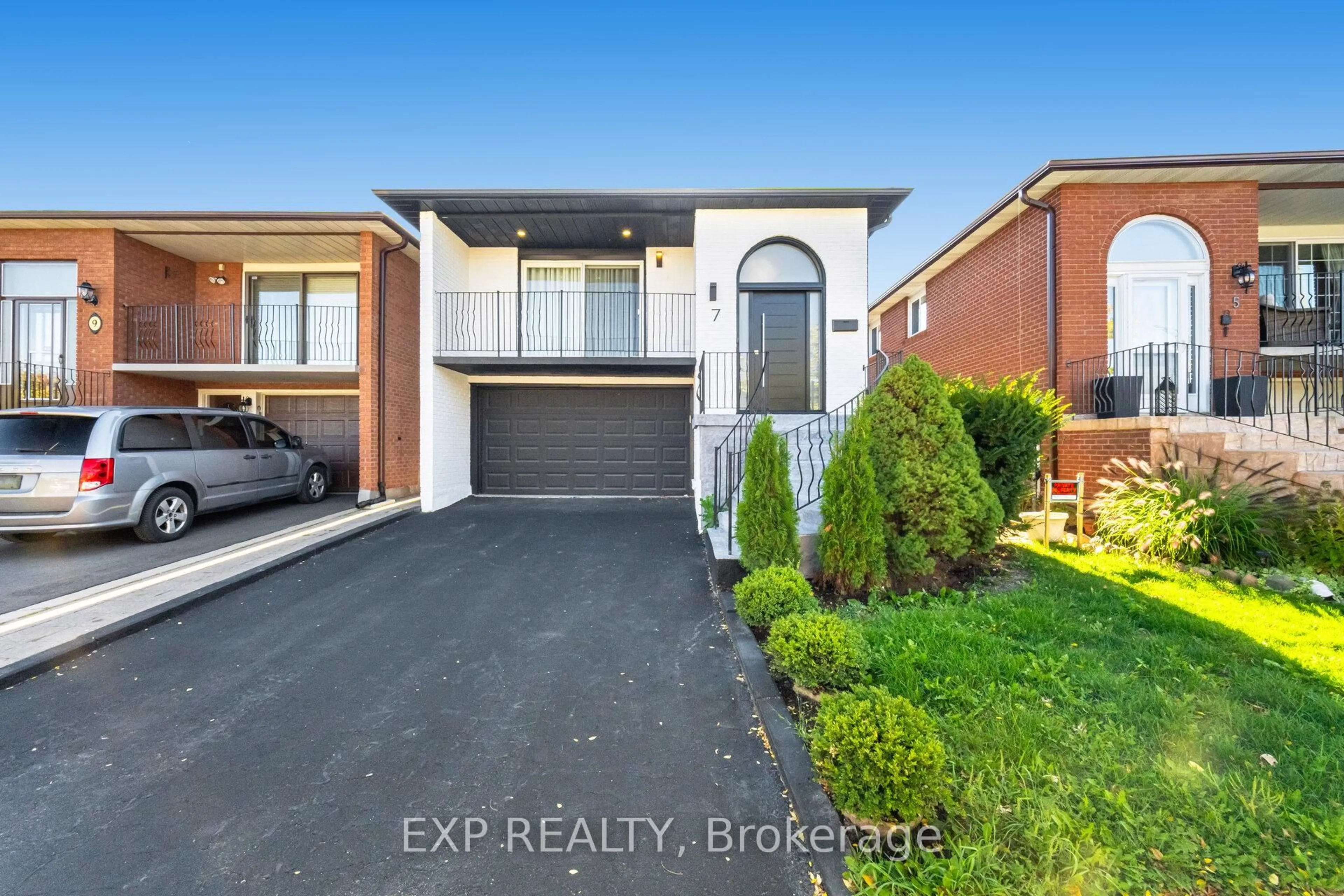 Home with brick exterior material, street for 7 Boyne Highlands Crt, Vaughan Ontario L4K 1K4
