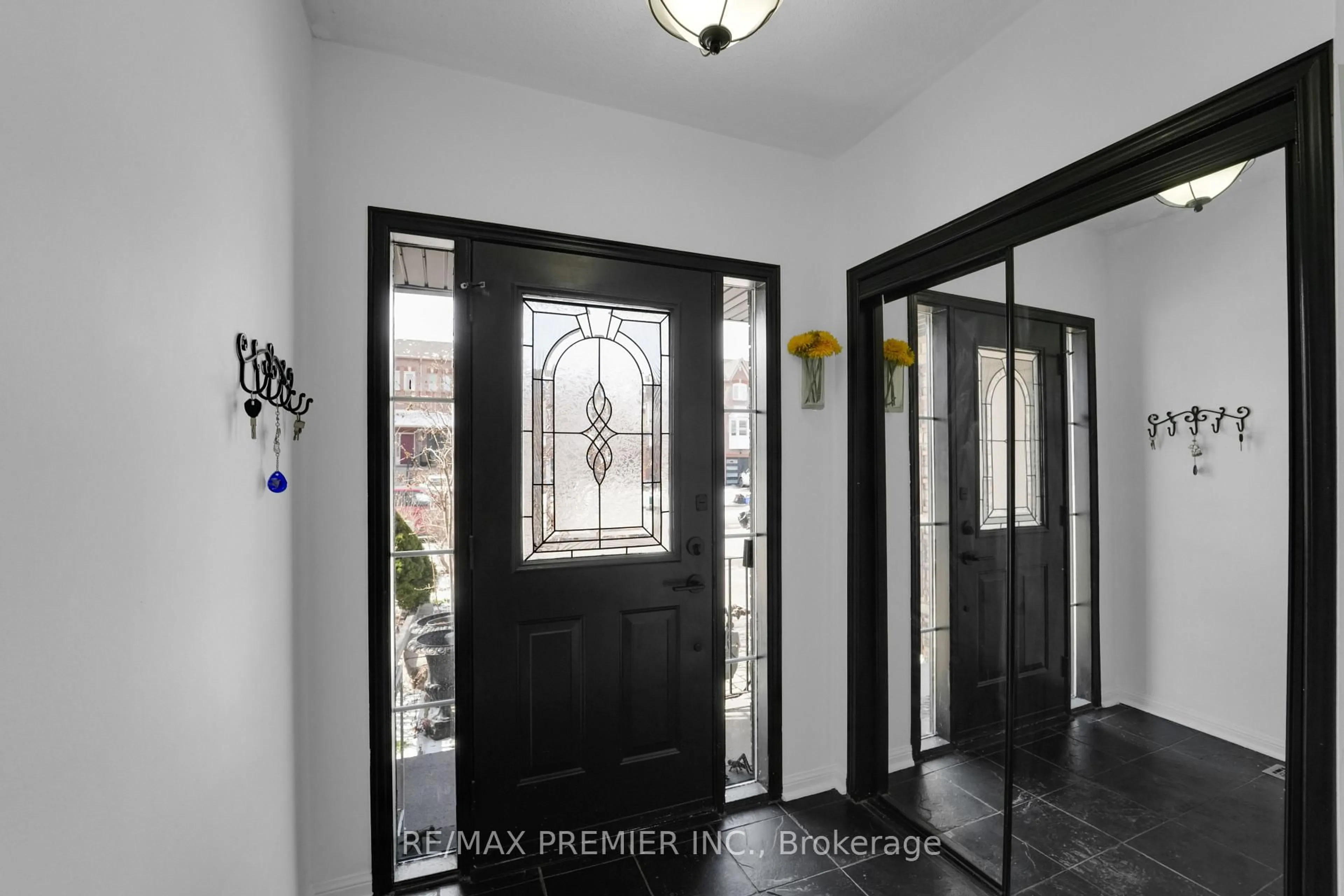 Indoor entryway for 15 Michelle Dr, Vaughan Ontario L4L 9B8