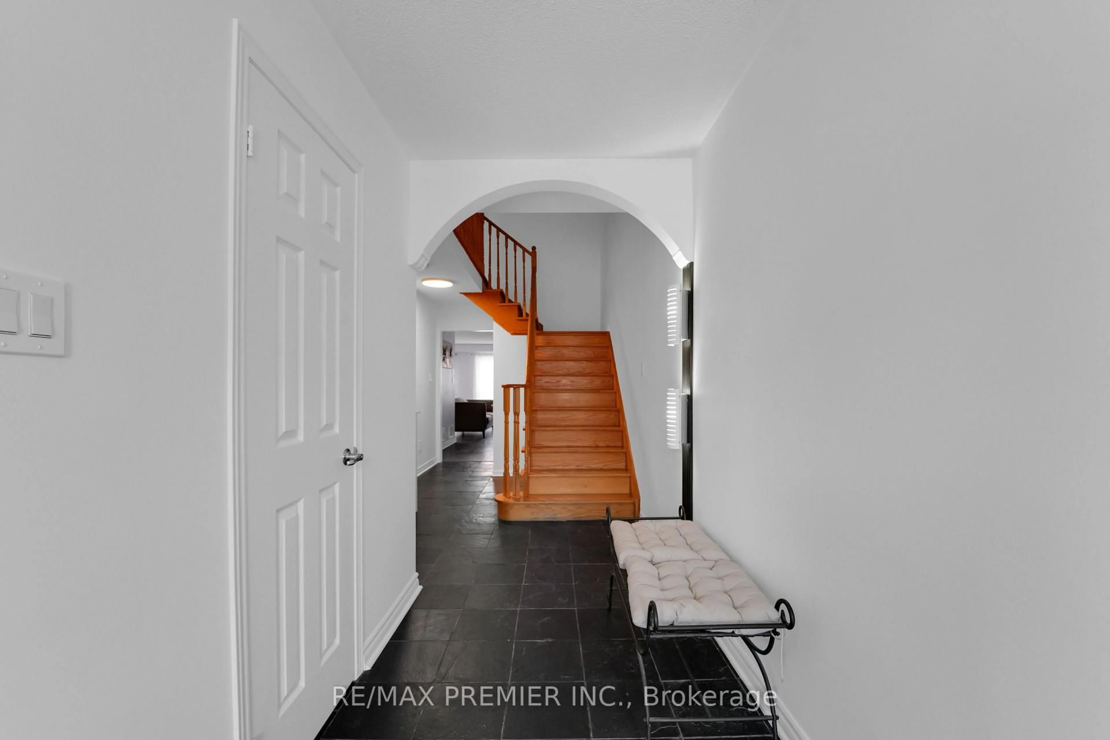 Indoor entryway for 15 Michelle Dr, Vaughan Ontario L4L 9B8
