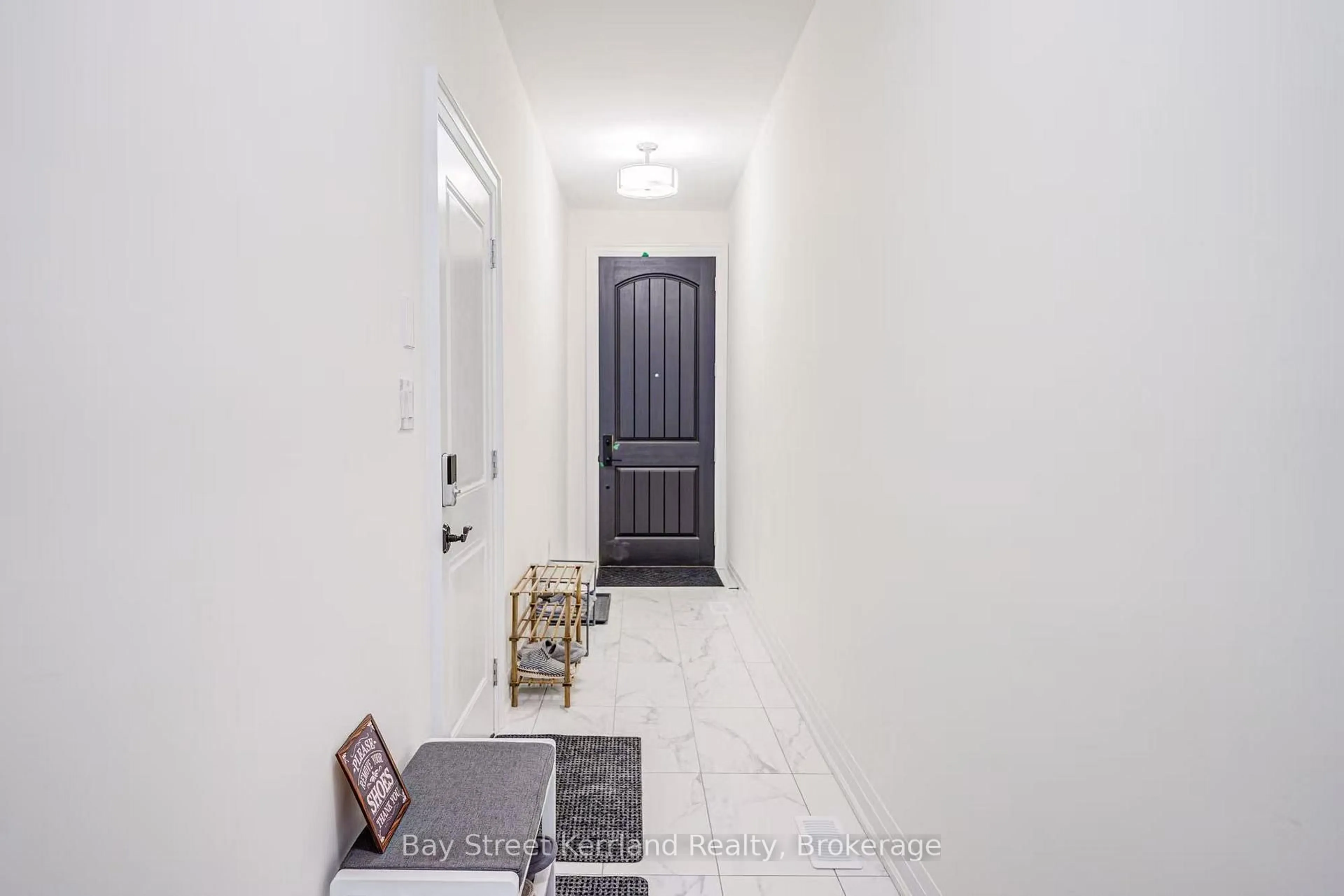 Indoor entryway for 10 Silvermills Lane, Markham Ontario L6C 3L5