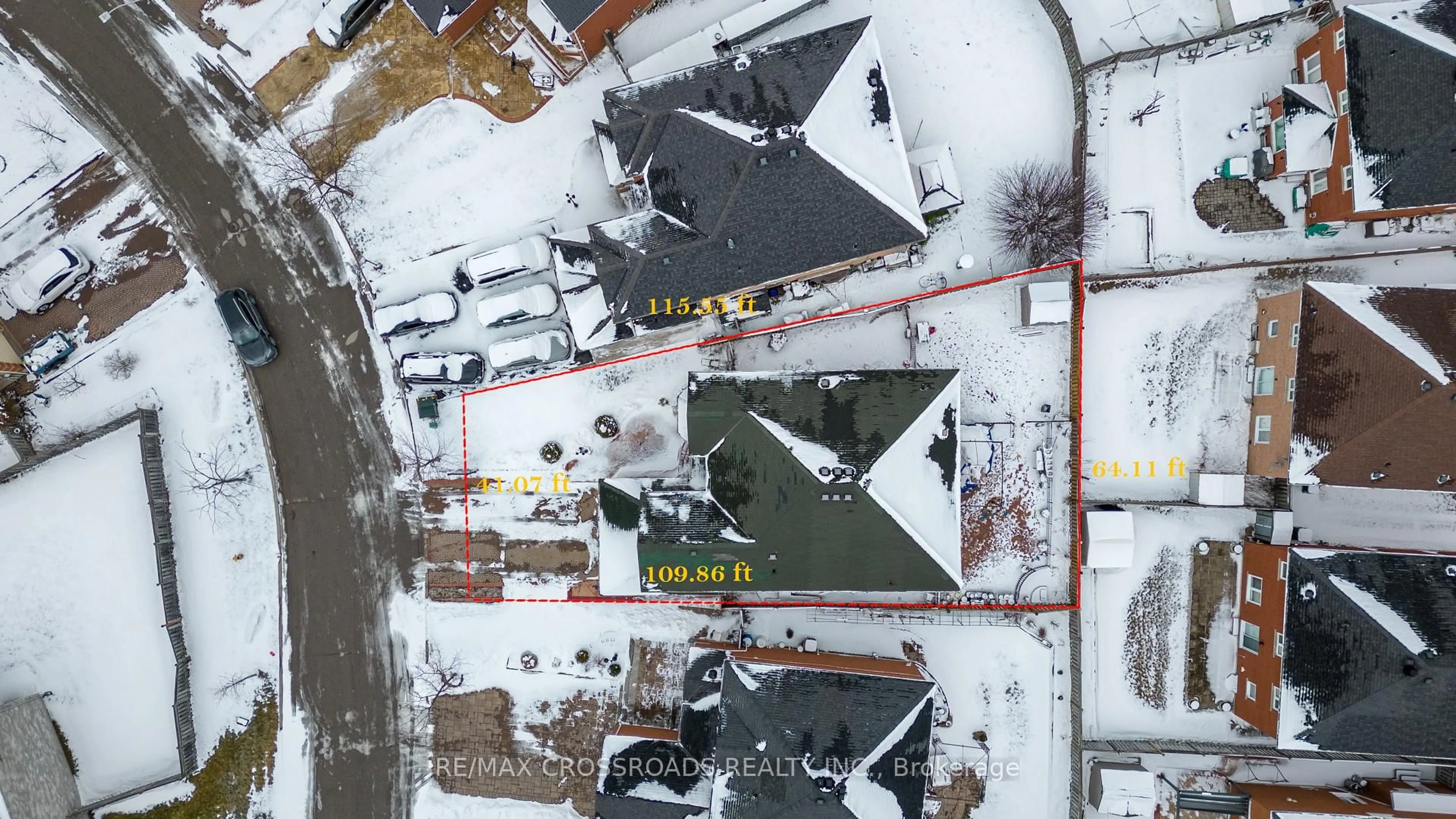 A pic from outside/outdoor area/front of a property/back of a property/a pic from drone, street for 39 Jordana Dr, Markham Ontario L3S 3N8