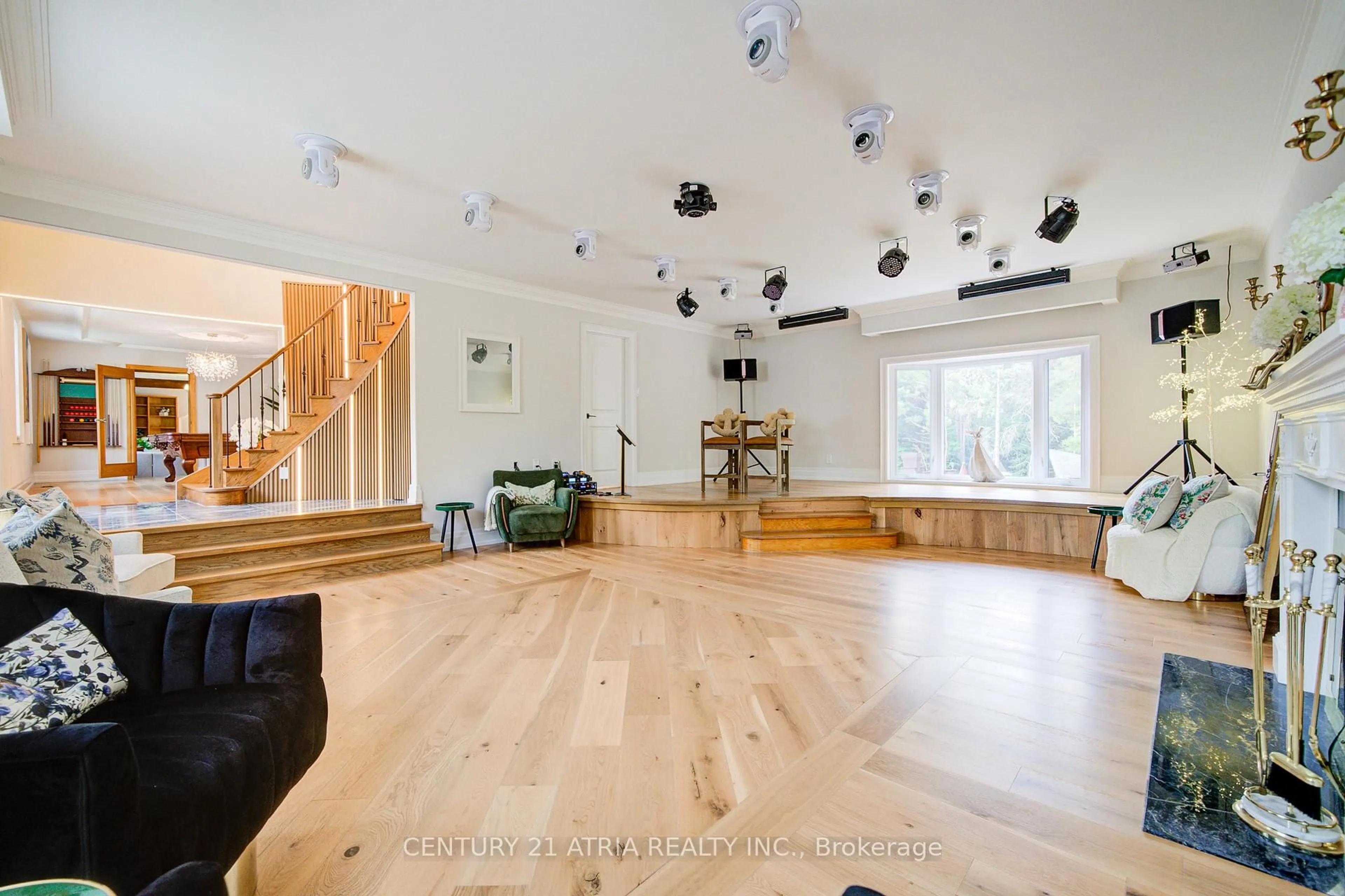 Indoor foyer for 636 Regional Road 21, Uxbridge Ontario L9P 0K7