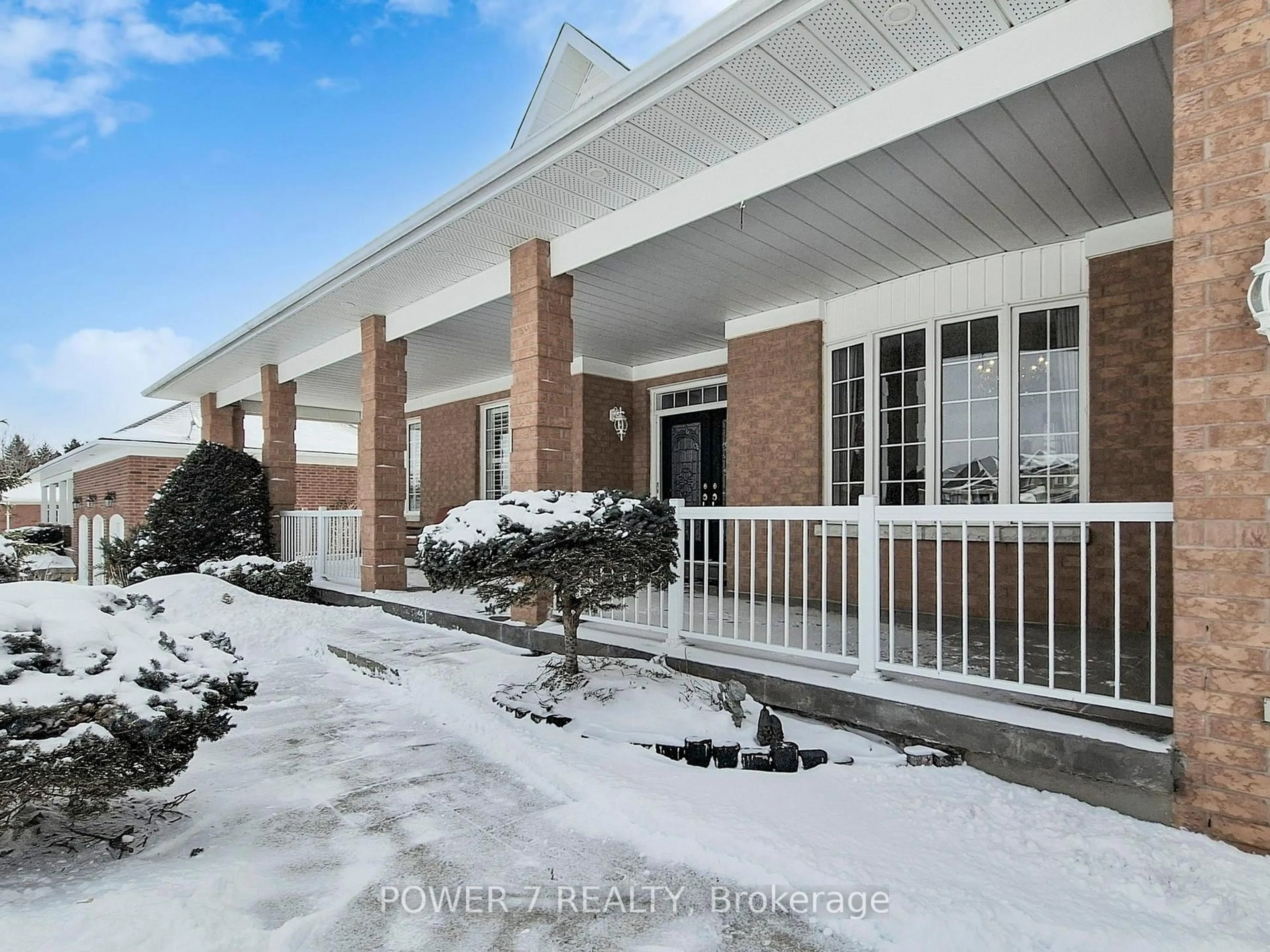 Indoor foyer for 49 Pettet Rd, Whitchurch-Stouffville Ontario L4A 3J2