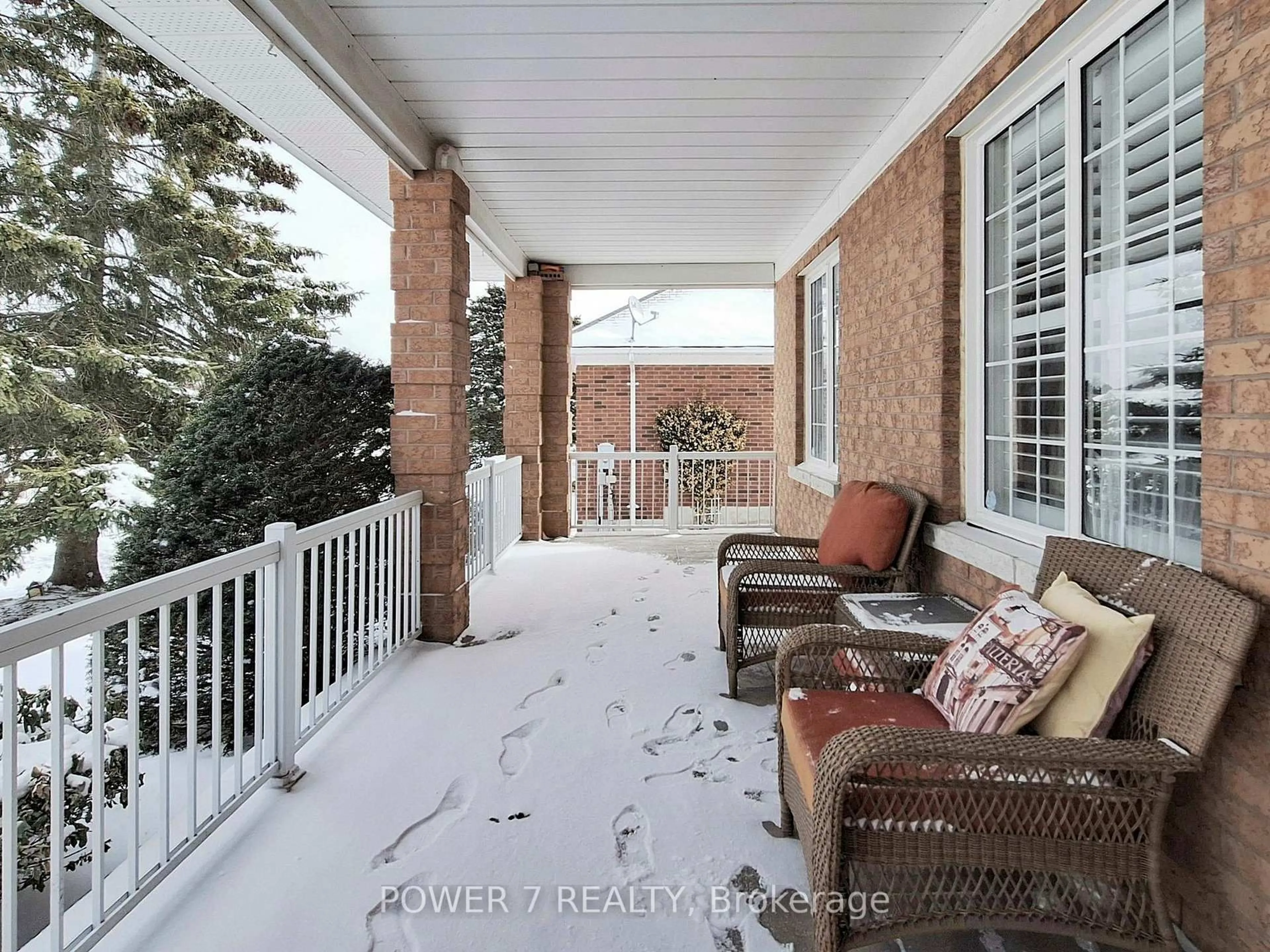 Patio, street for 49 Pettet Rd, Whitchurch-Stouffville Ontario L4A 3J2