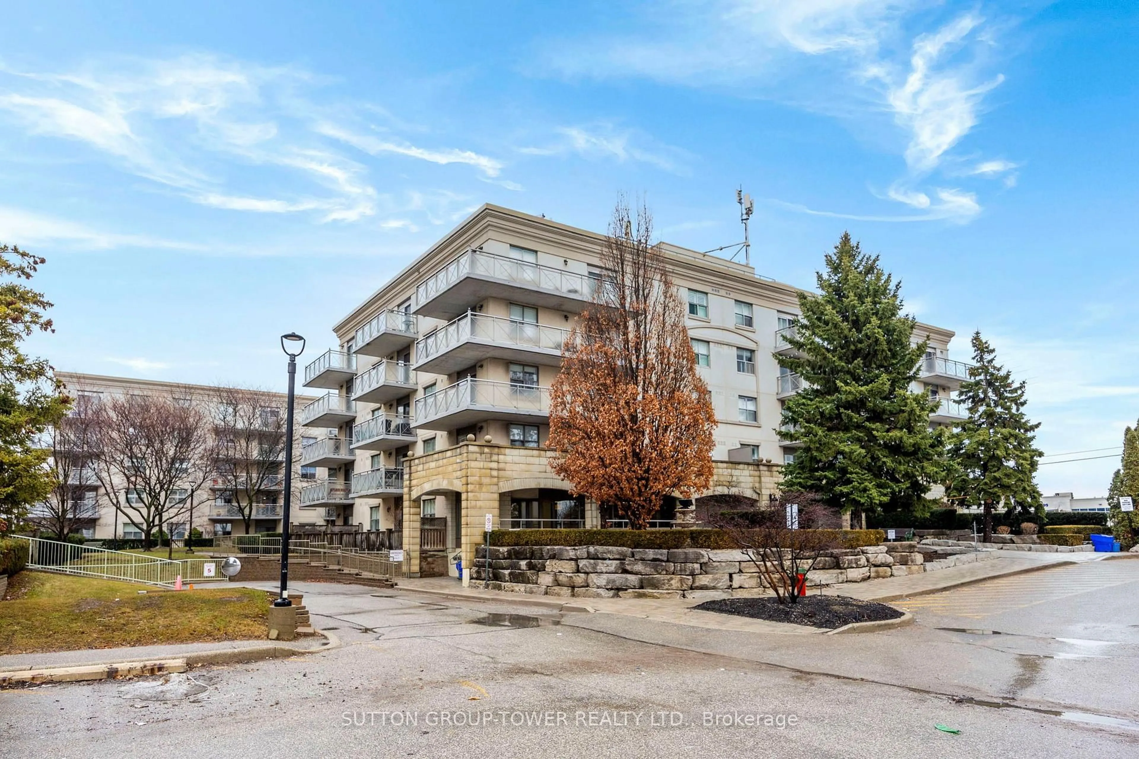 Patio, unknown for 2500 Rutherford Rd #408, Vaughan Ontario L4K 5N7