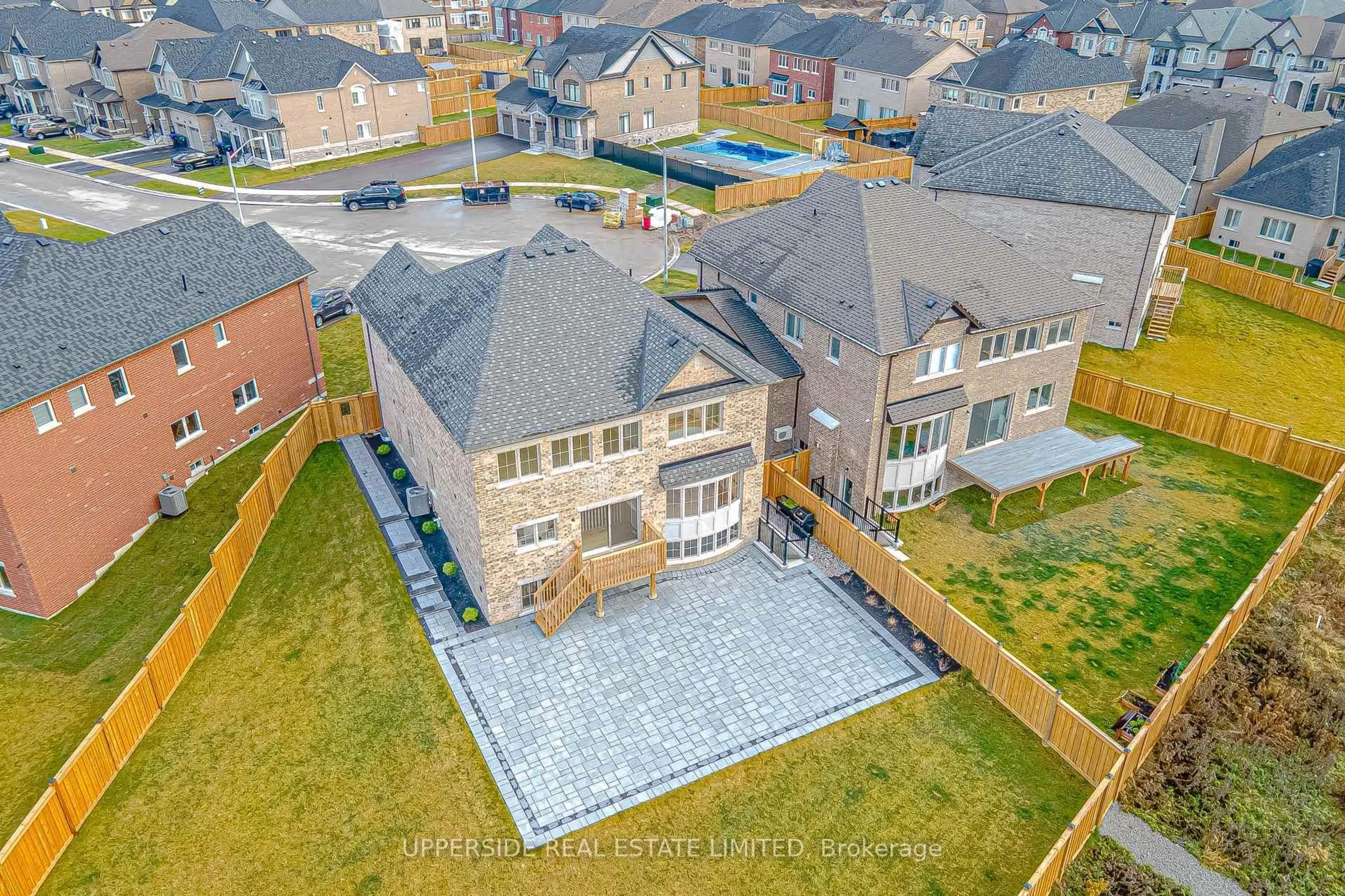 A pic from outside/outdoor area/front of a property/back of a property/a pic from drone, street for 1727 Corsal Crt, Innisfil Ontario L9S 0P8