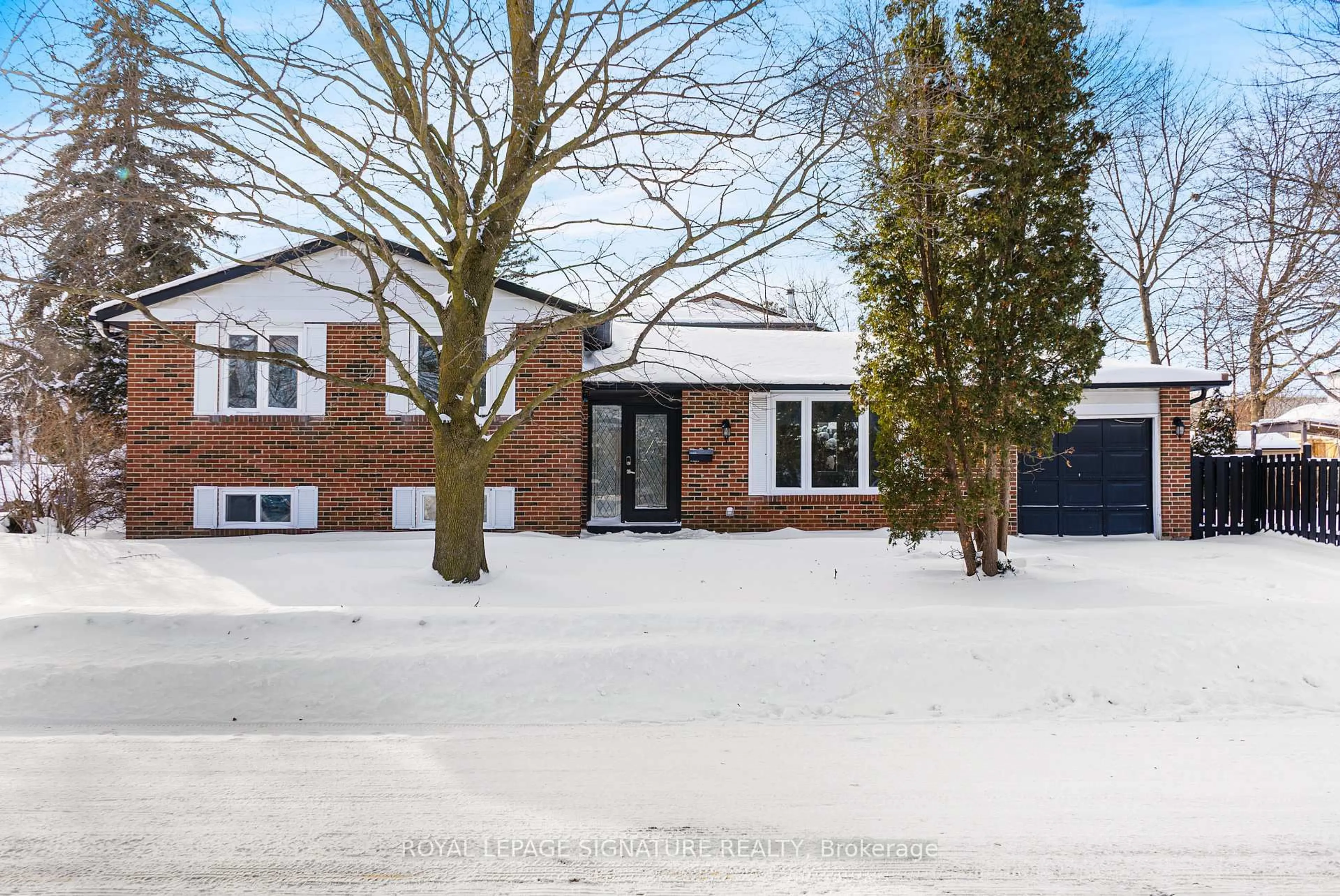 Home with brick exterior material, street for 246 Hodgson Dr, Newmarket Ontario L3Y 1E2