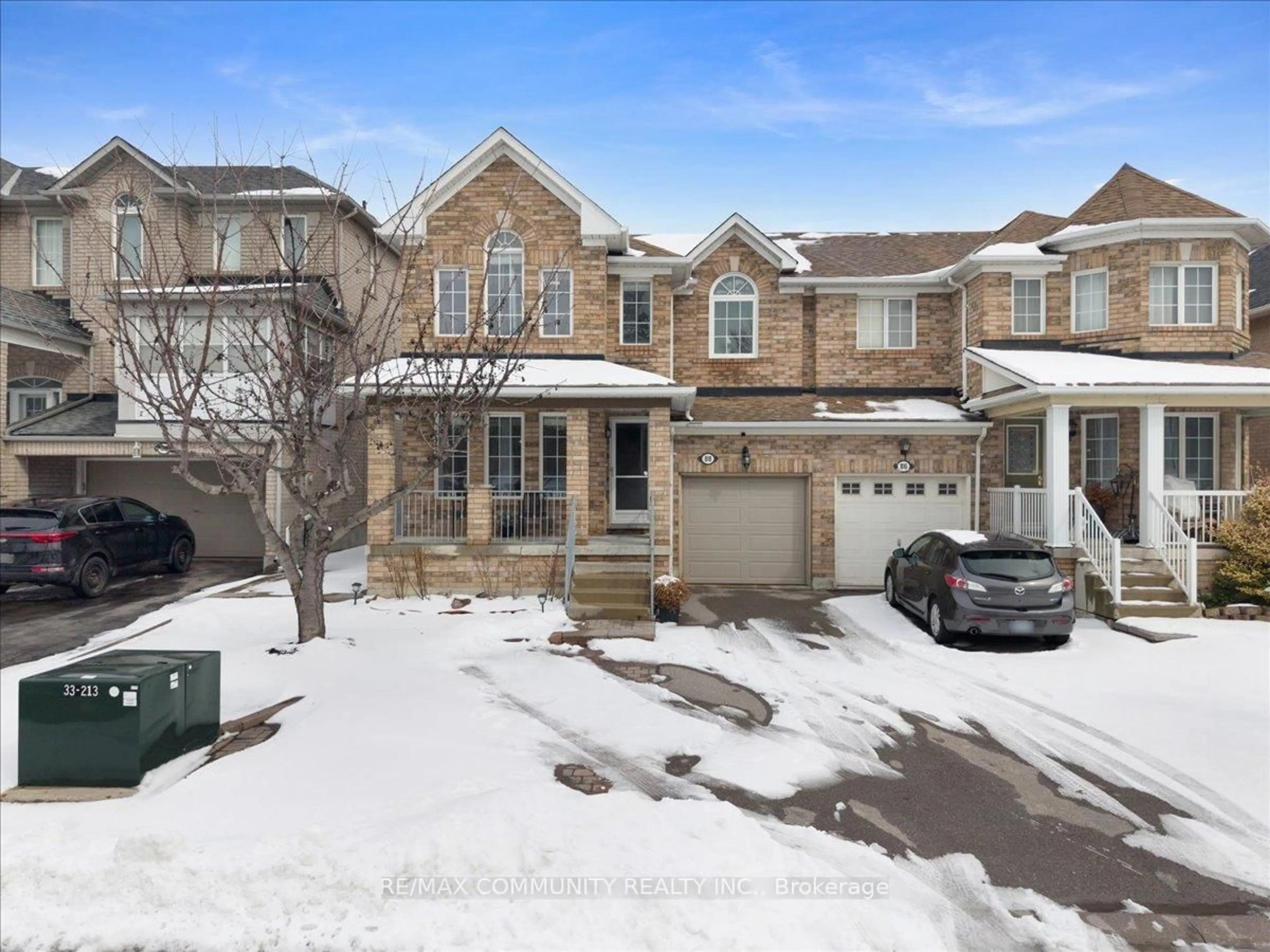 A pic from outside/outdoor area/front of a property/back of a property/a pic from drone, street for 88 Mainland Cres, Vaughan Ontario L6A 3G4