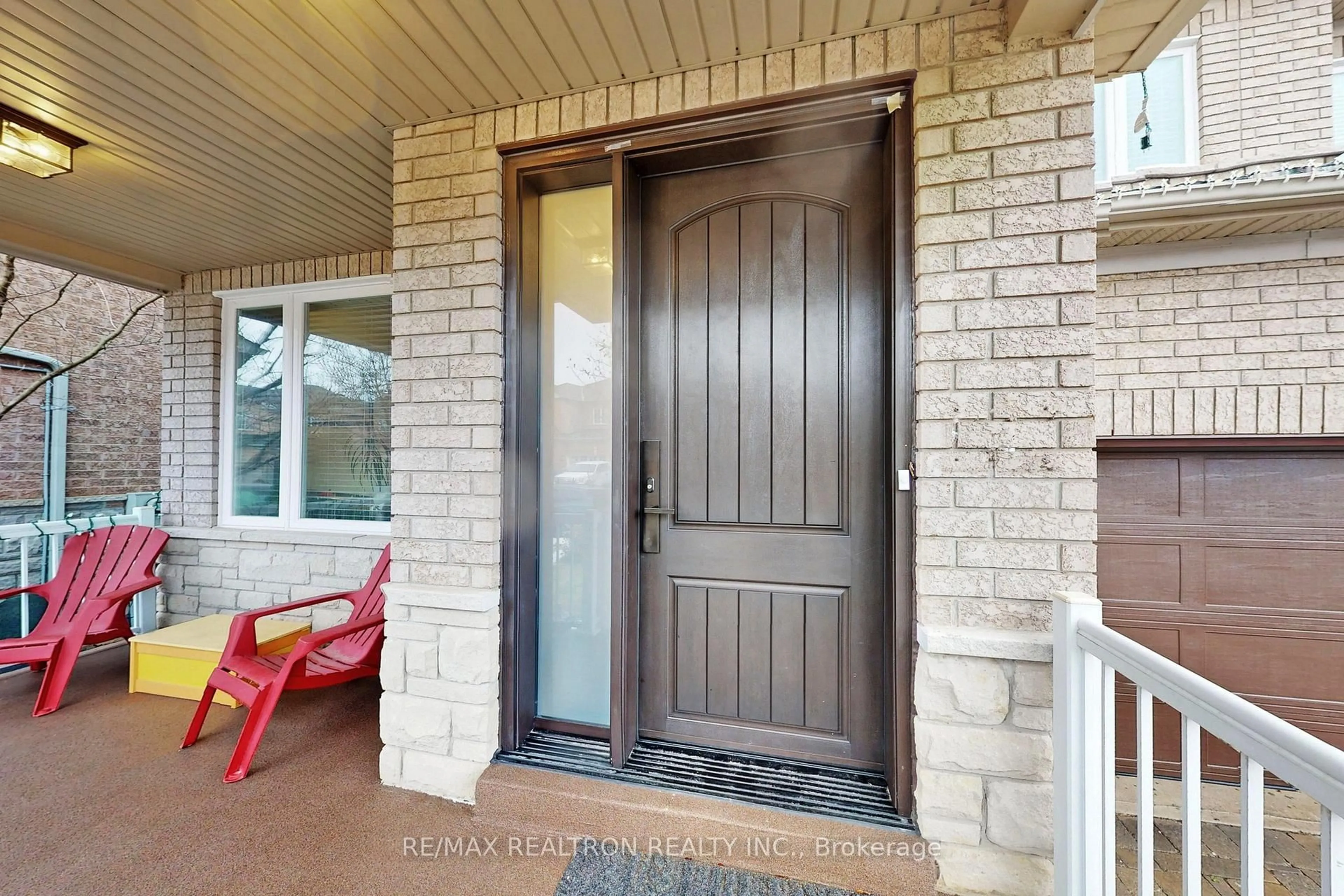 Indoor entryway for 7 Honeyview St, Vaughan Ontario L4K 5S2