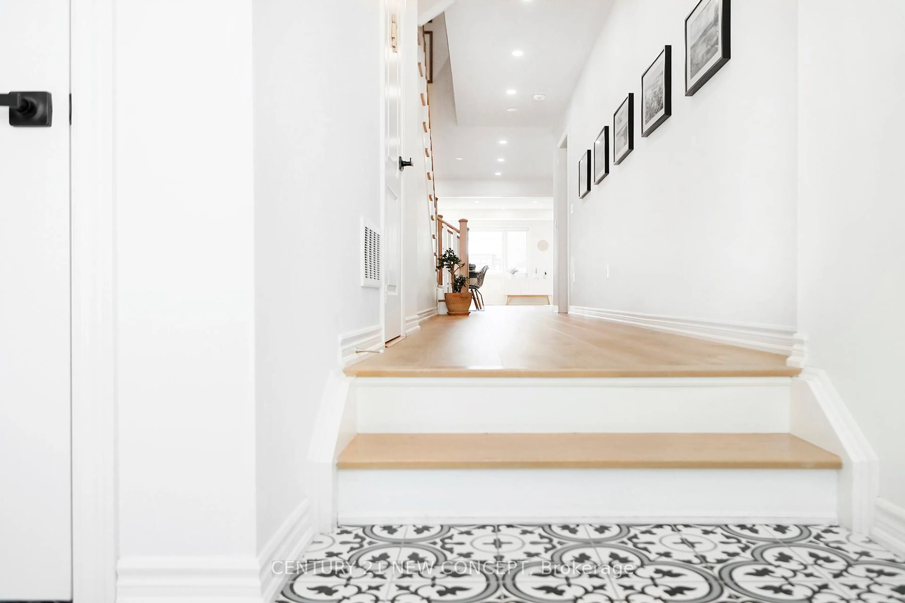 Indoor entryway for 93 Wesmina Ave, Whitchurch-Stouffville Ontario L4A 4W5