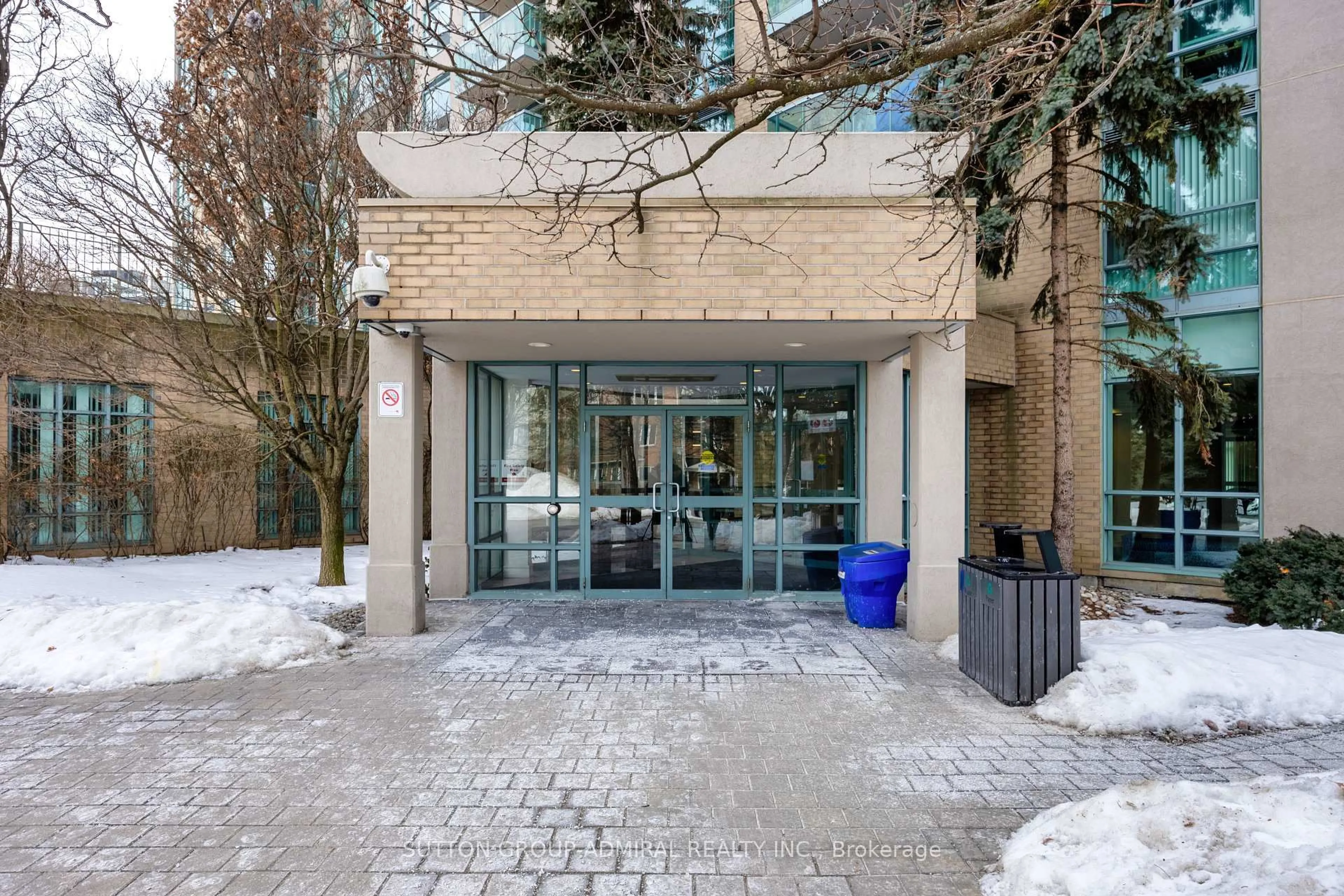 Indoor foyer for 3 Ellesmere St #PH18, Richmond Hill Ontario L4B 4N2