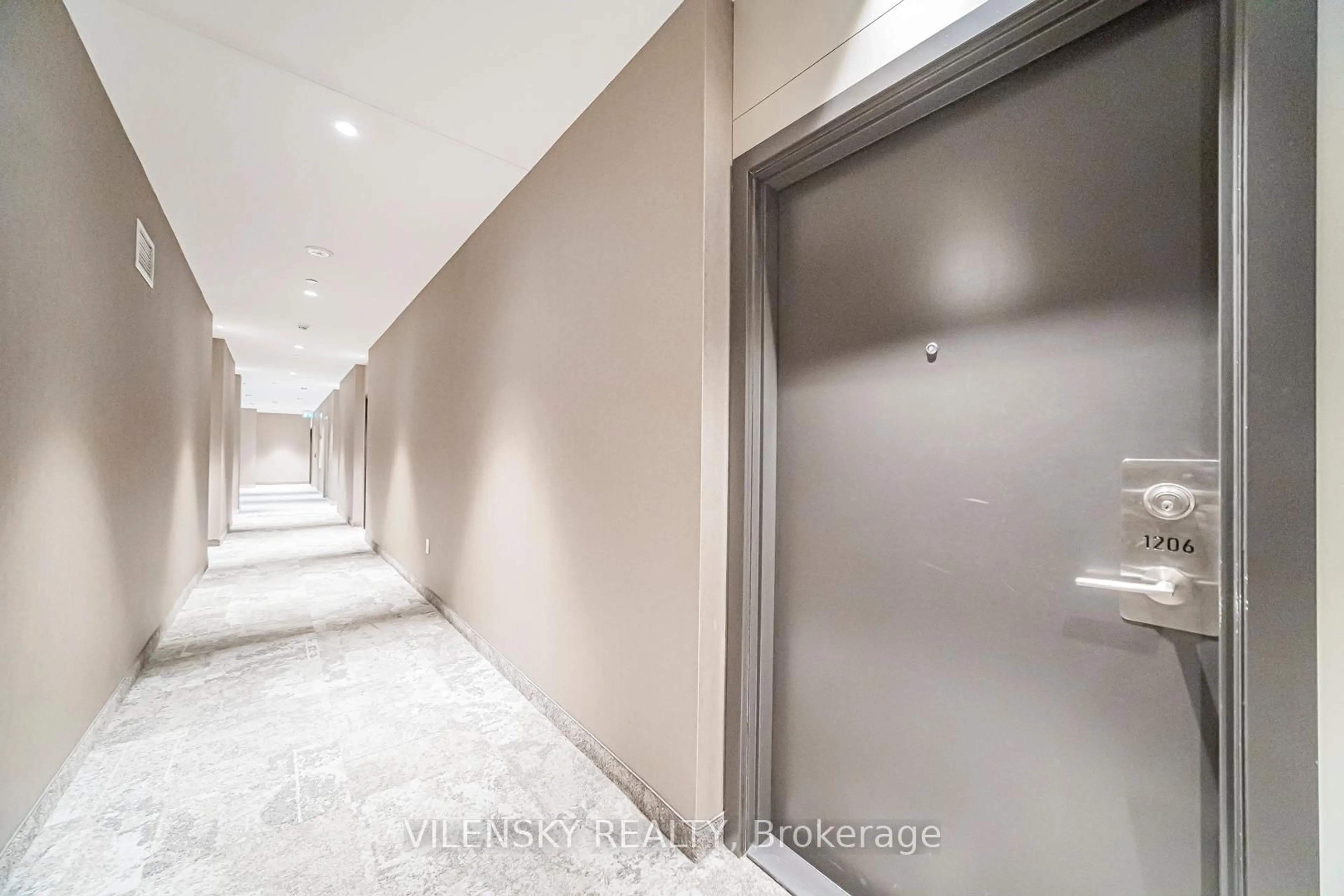 Indoor foyer for 10 Honeycrisp Cres #1206, Vaughan Ontario L4K 0M7