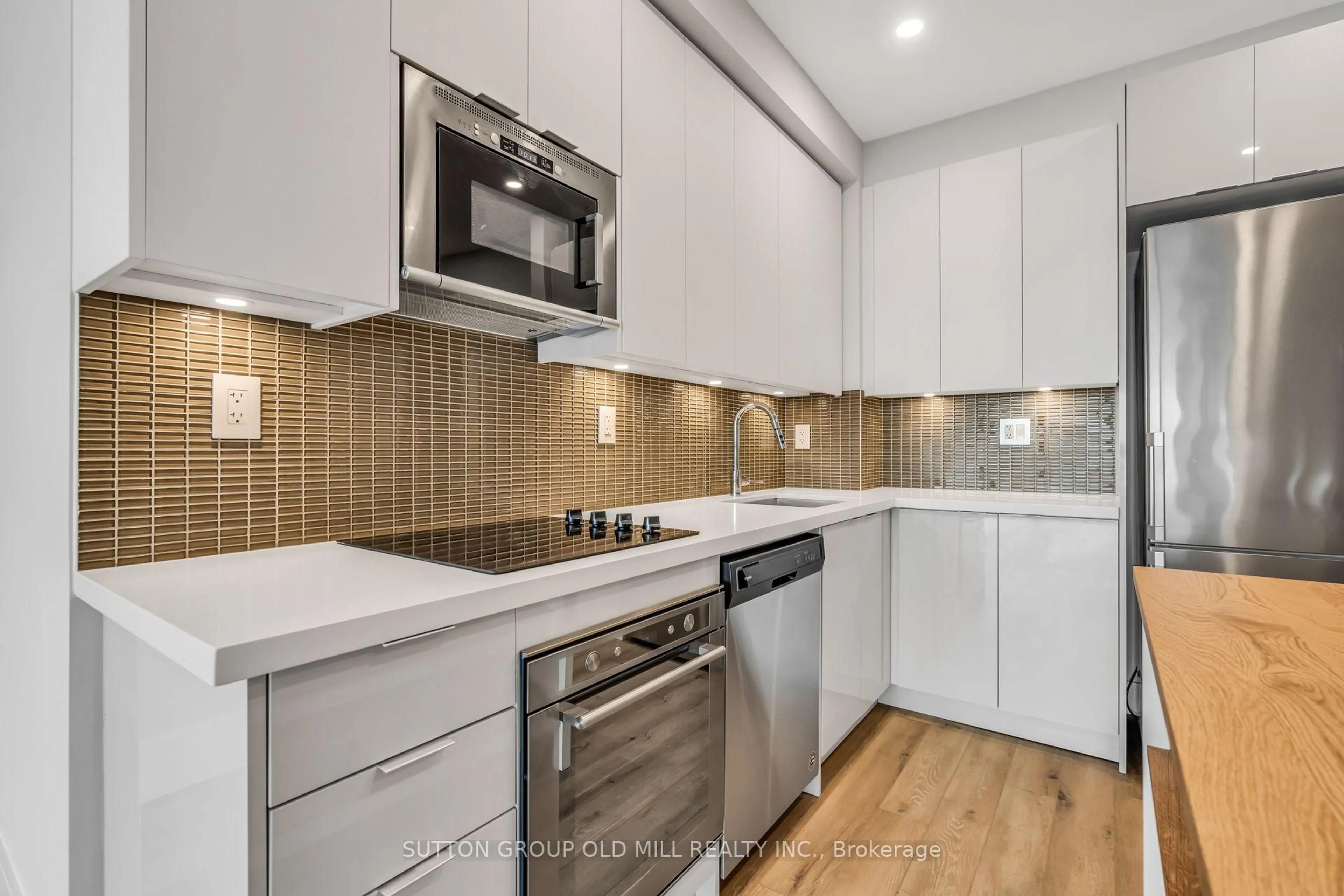 Standard kitchen, ceramic/tile floor for 2916 Highway 7 #401, Vaughan Ontario L4K 0K6