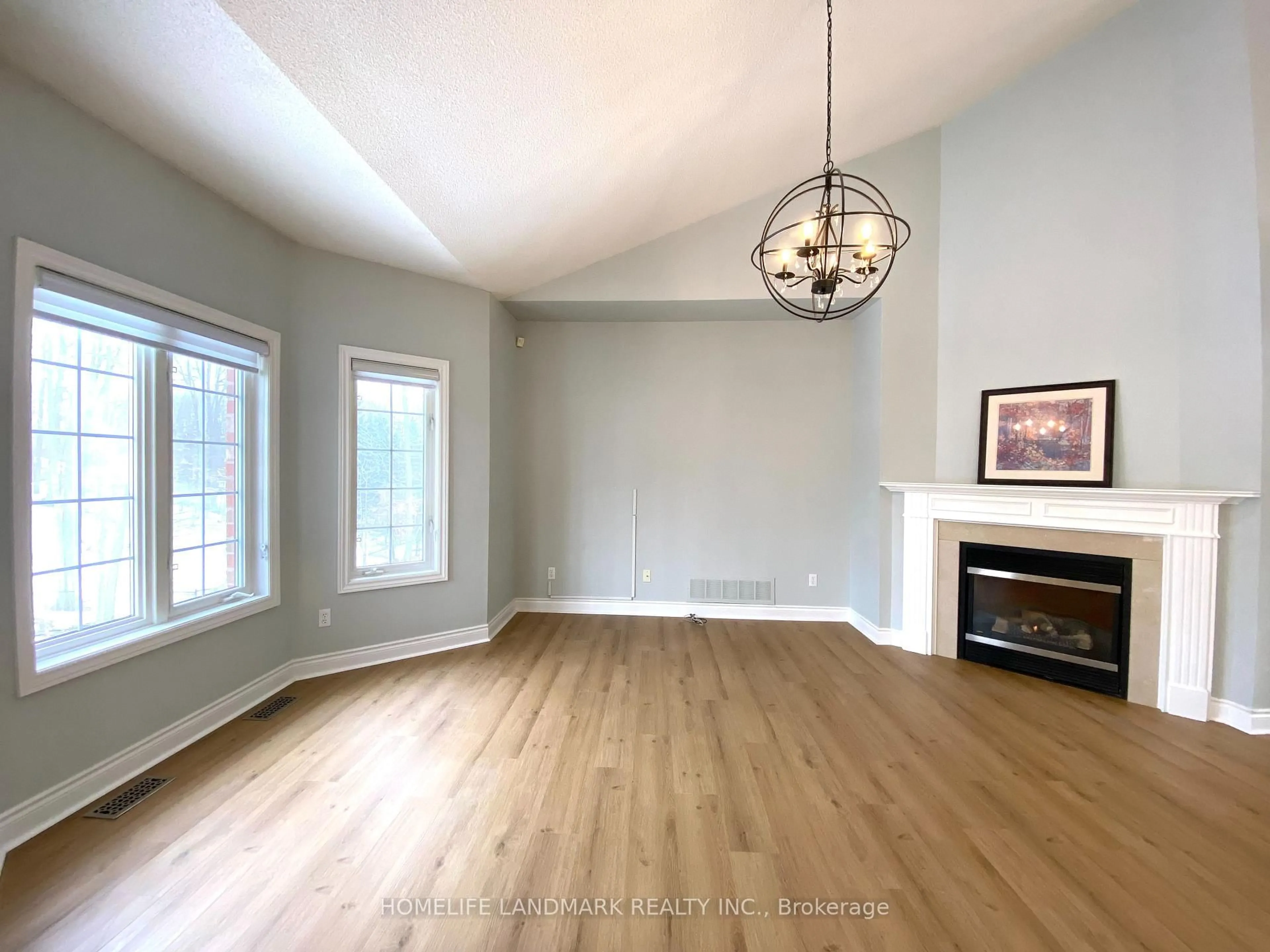 A pic of a room for 1976 Forest Valley Dr, Innisfil Ontario L9S 4A5