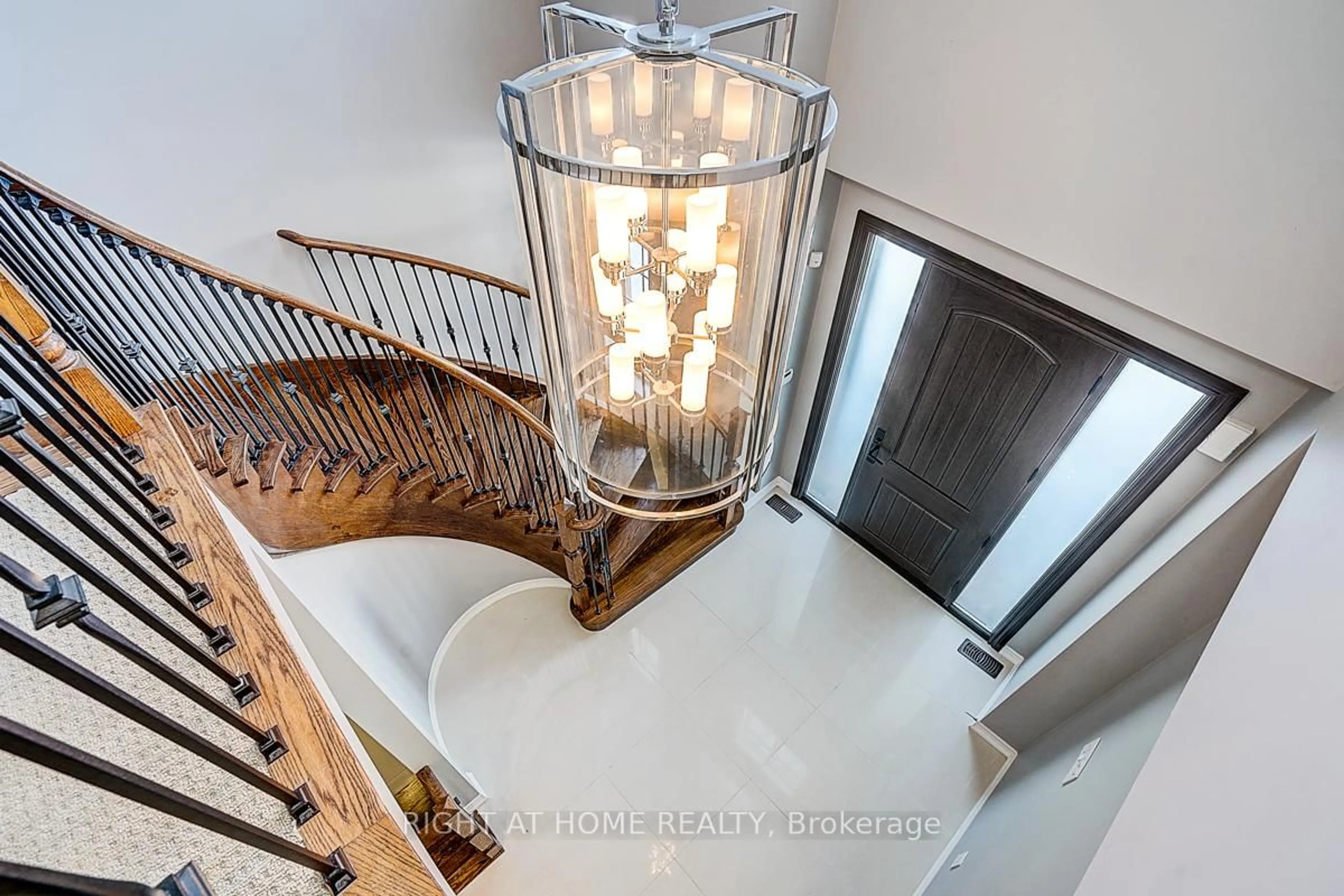 Stairs for 1209 McTavish Dr, Newmarket Ontario L3X 0A9
