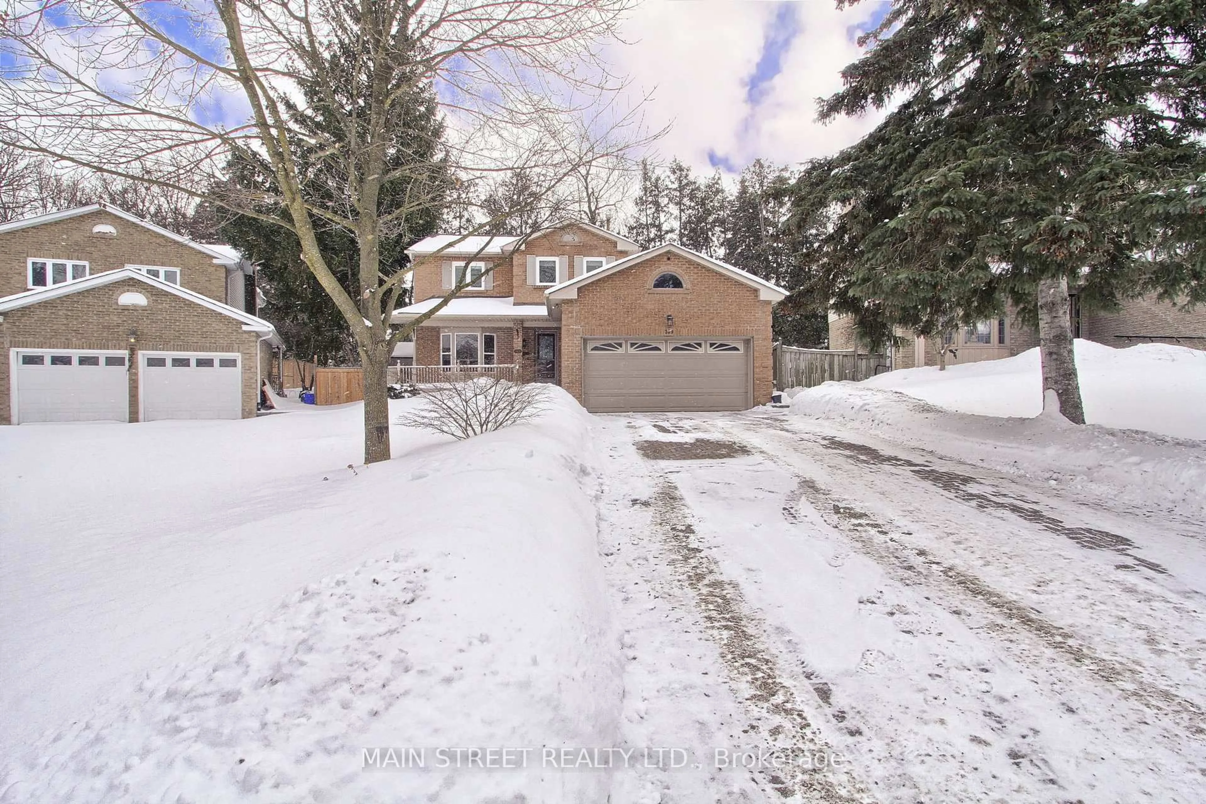 A pic from outside/outdoor area/front of a property/back of a property/a pic from drone, street for 369 Harewood Blvd, Newmarket Ontario L3Y 6S5