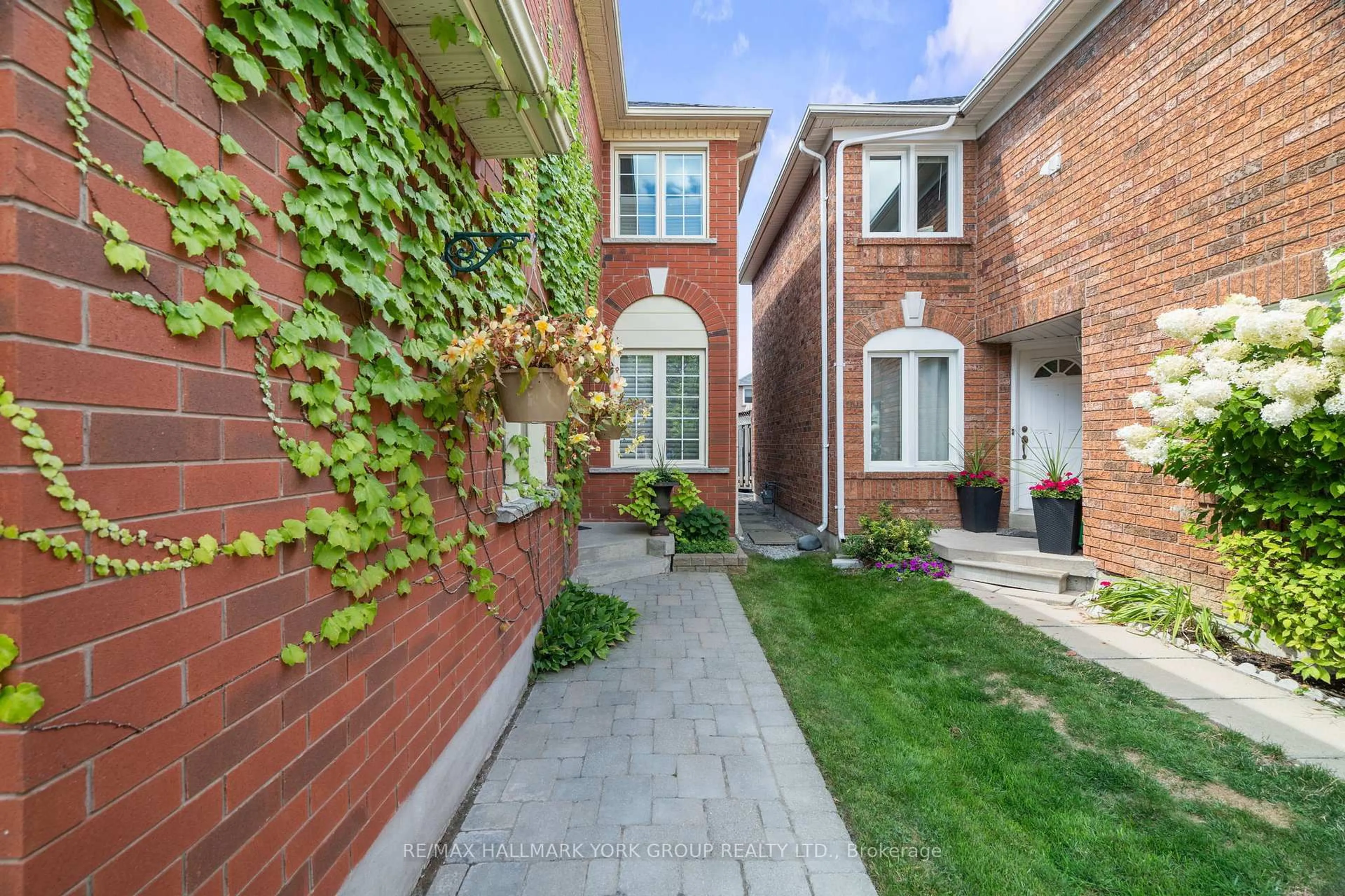 Home with brick exterior material, street for 18 Rush Rd, Aurora Ontario L4G 7G3