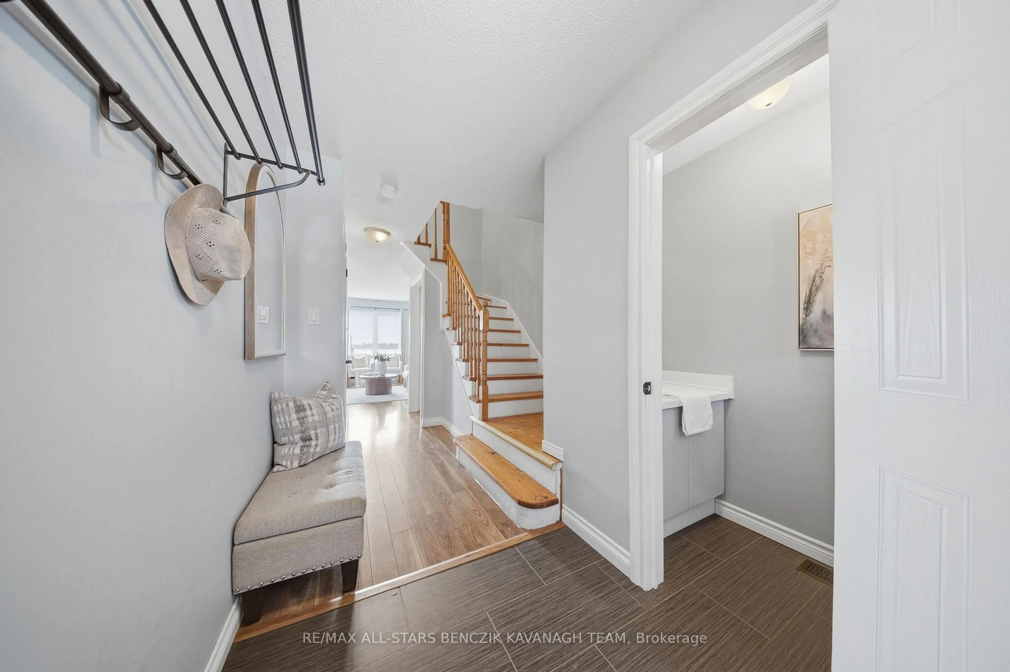 Indoor entryway for 103 Lorne St, Brock Ontario L0C 1H0
