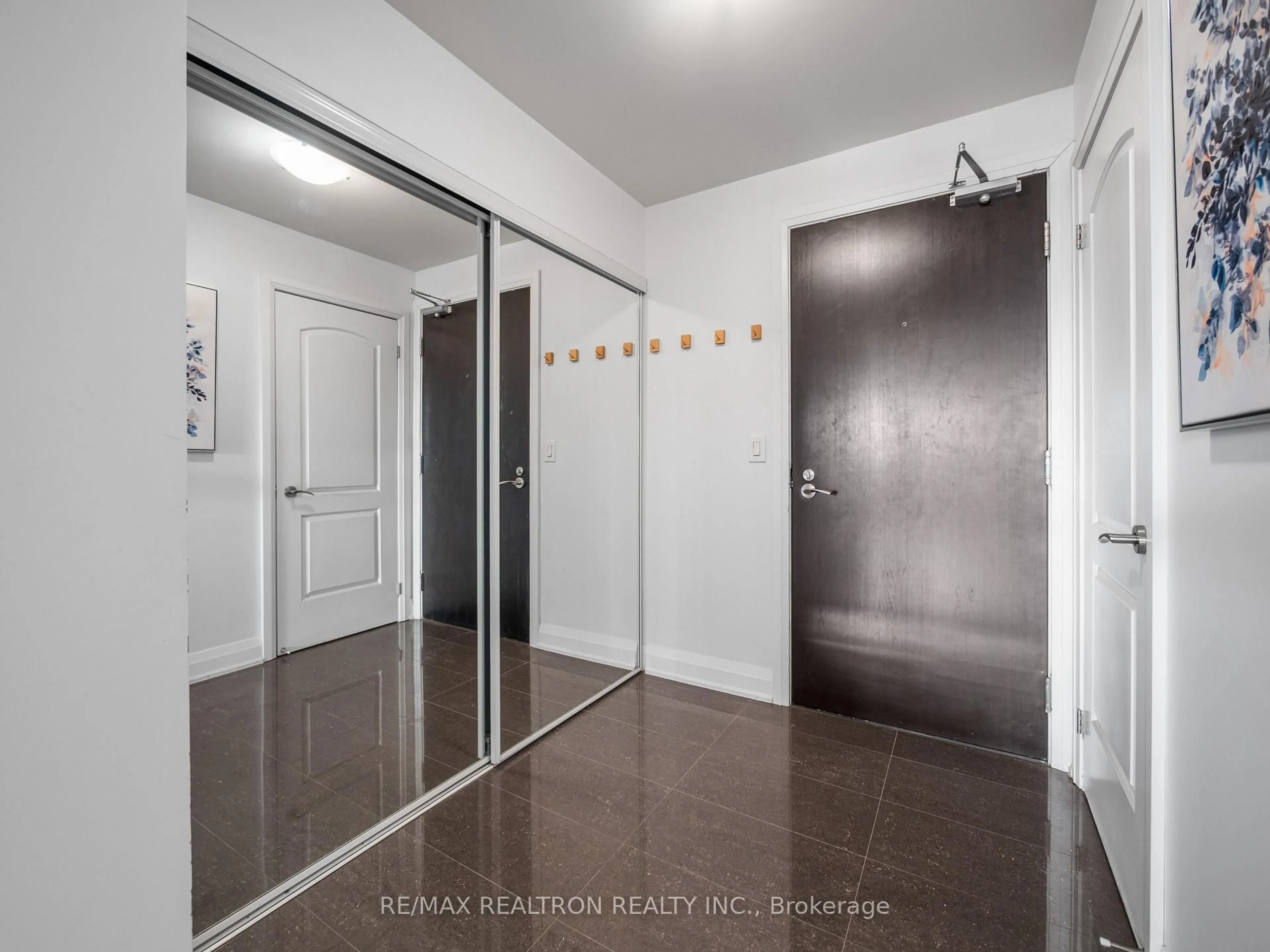 Indoor entryway for 20 NORTH PARK Rd #1110, Vaughan Ontario L4J 0G7
