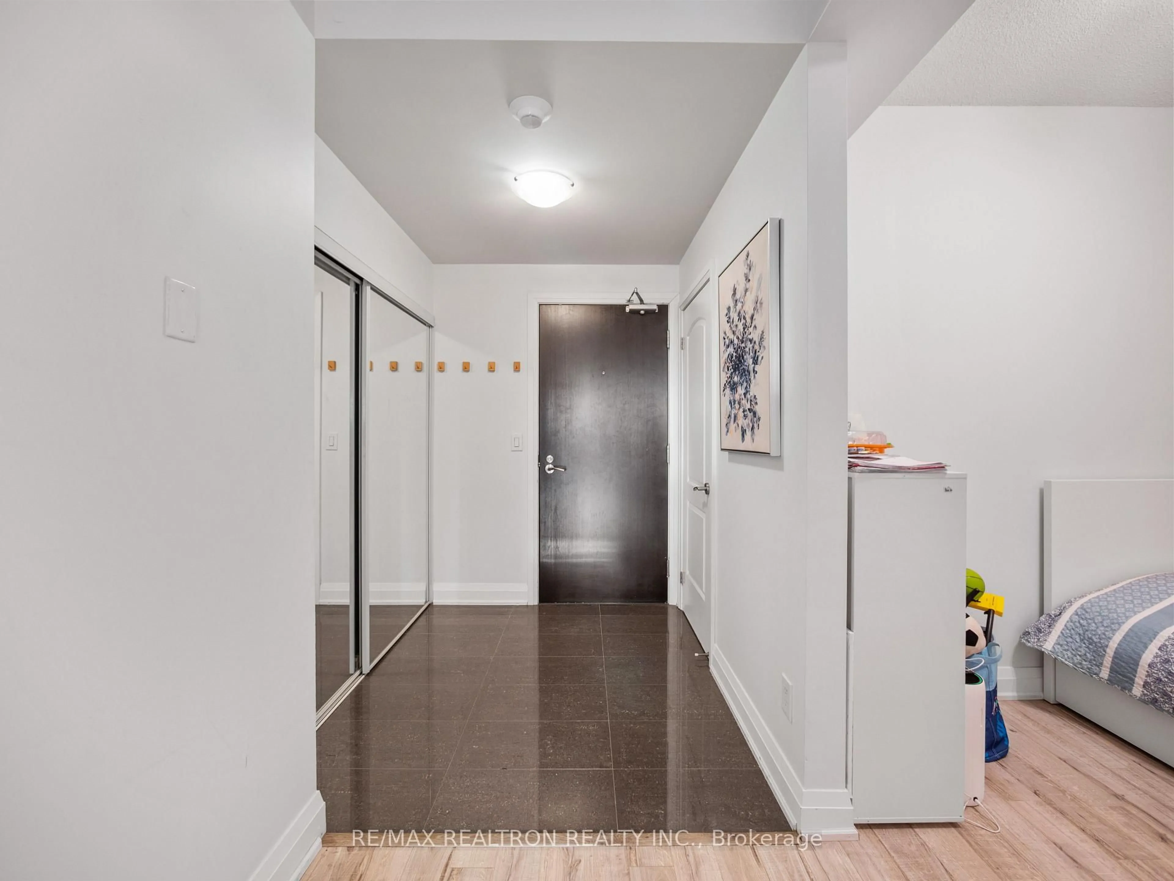 Indoor entryway for 20 NORTH PARK Rd #1110, Vaughan Ontario L4J 0G7