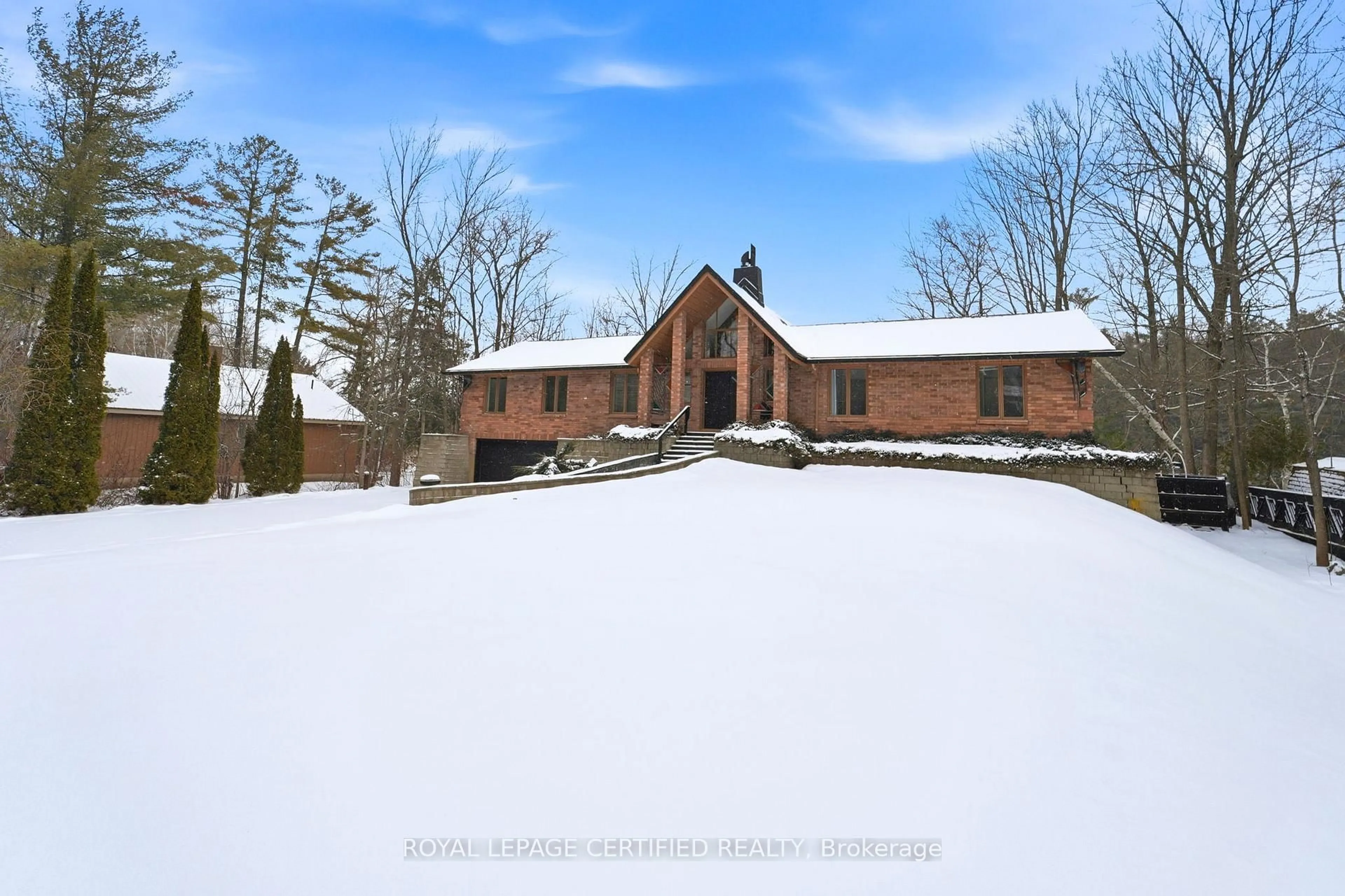 A pic from outside/outdoor area/front of a property/back of a property/a pic from drone, unknown for 103 Sibbald Cres, Georgina Ontario L0E 1R0