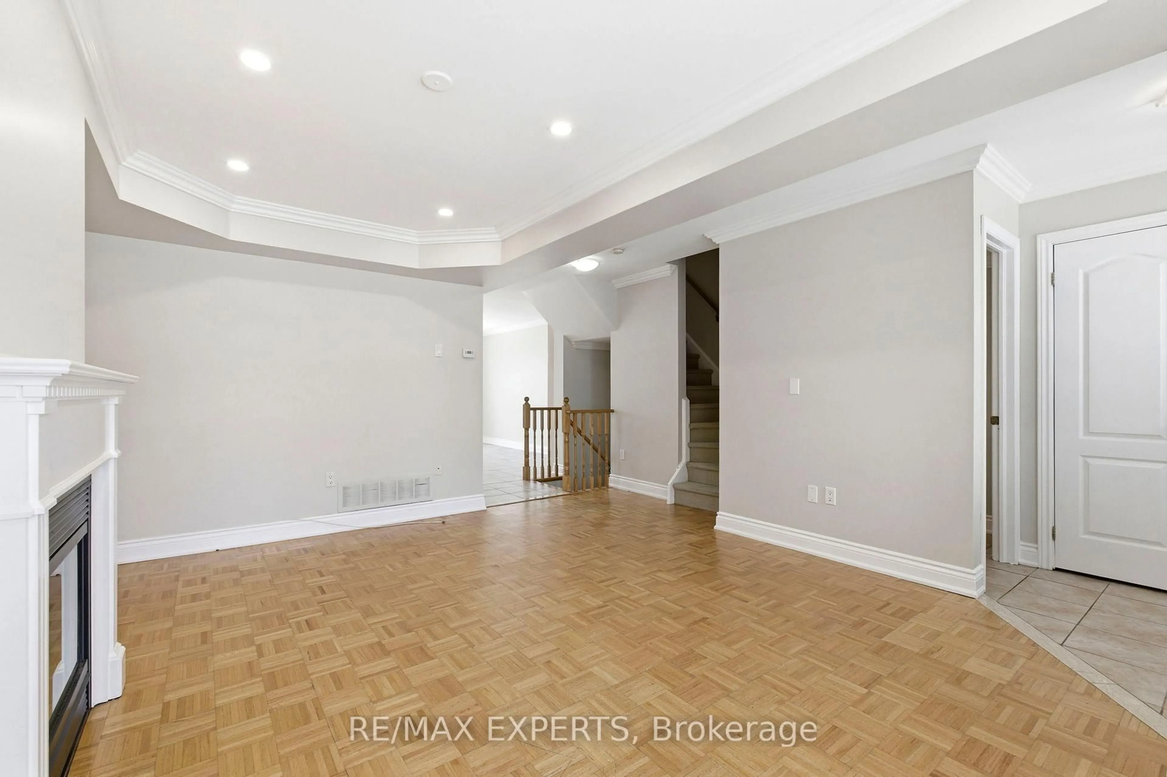 Unknown for 45 Forest Run Blvd, Vaughan Ontario L4K 5J7