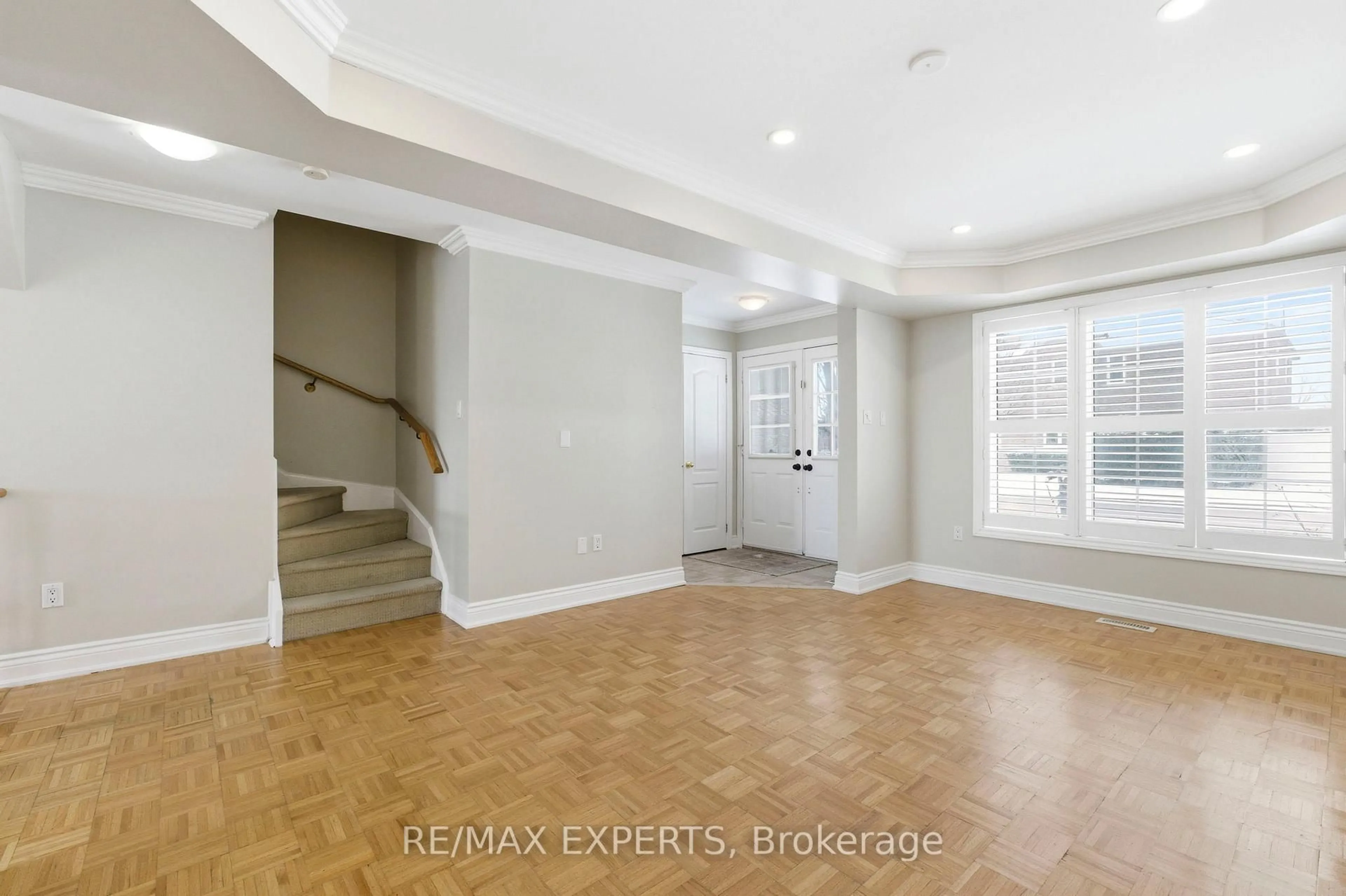 Indoor entryway for 45 Forest Run Blvd, Vaughan Ontario L4K 5J7