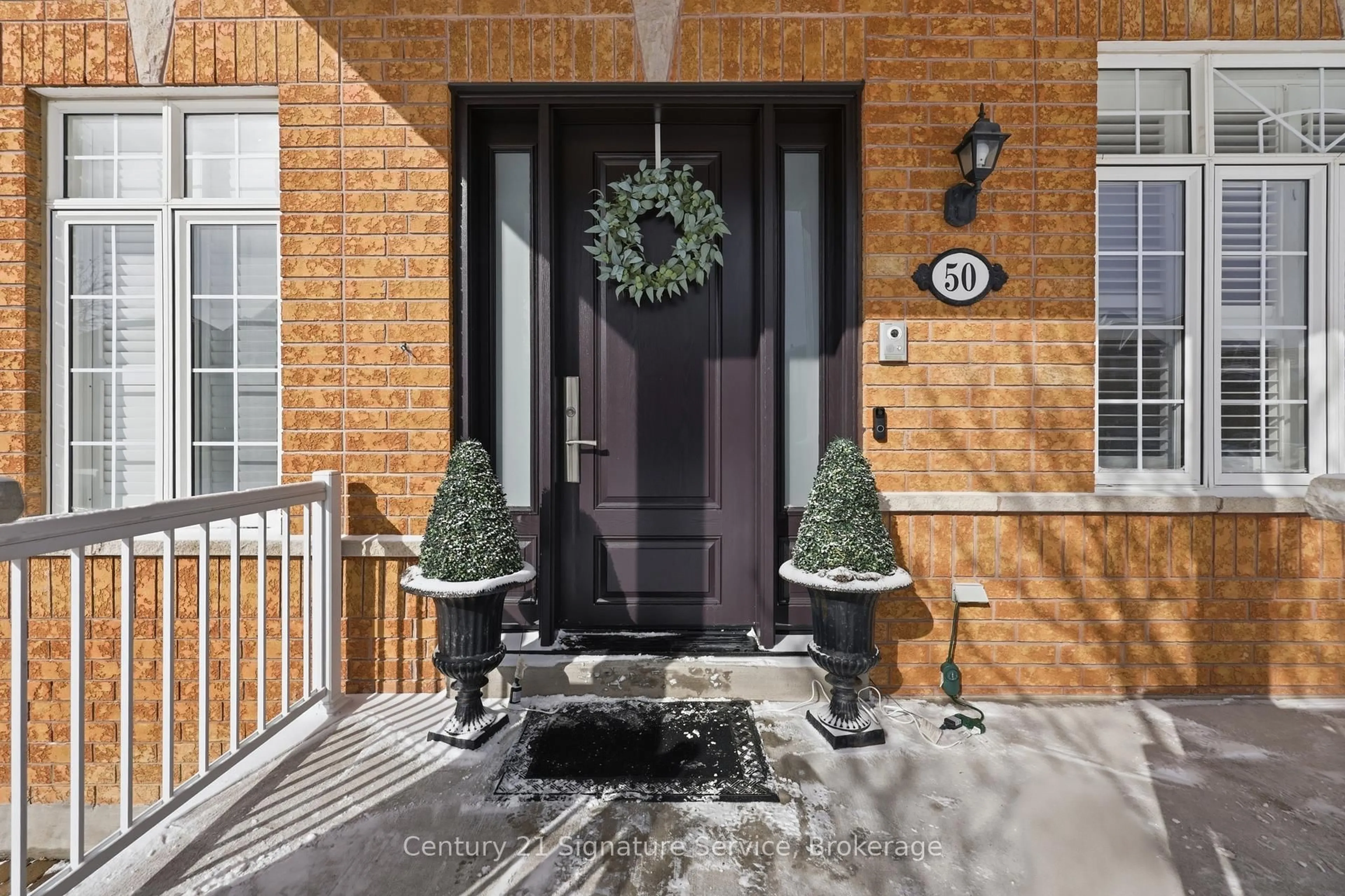 Indoor entryway for 50 Chateau Dr, Vaughan Ontario L4H 3A1