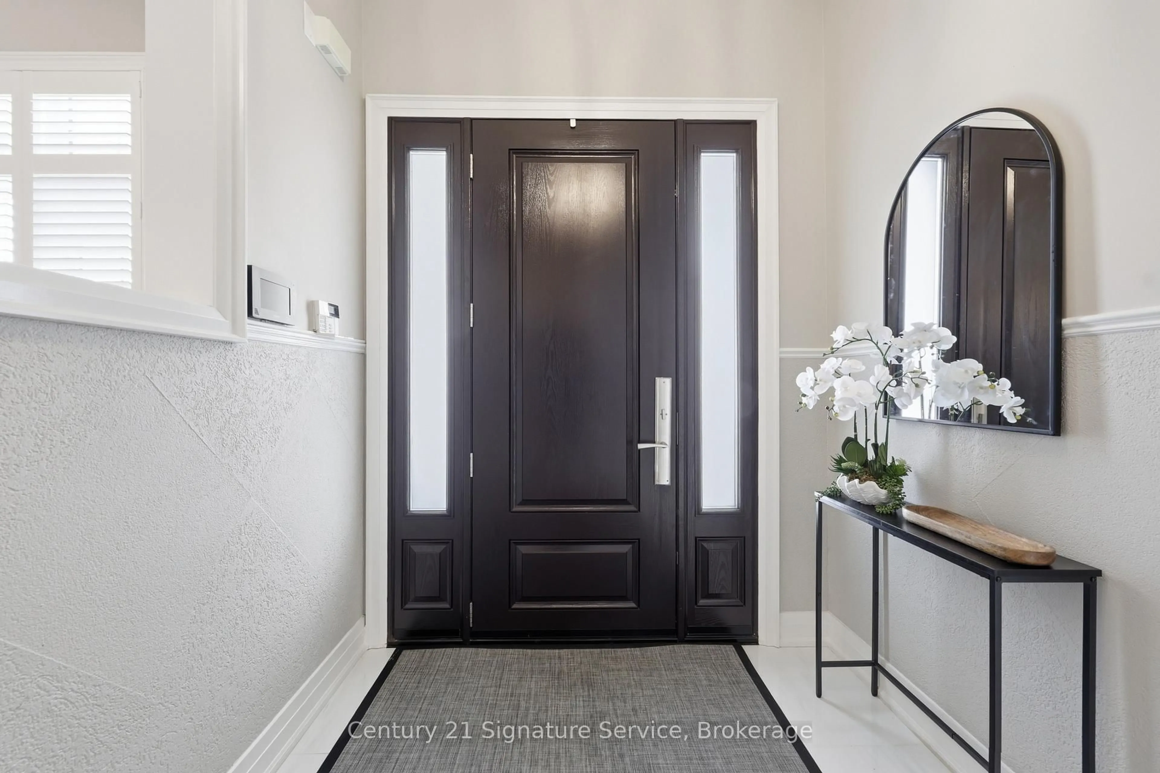 Indoor entryway for 50 Chateau Dr, Vaughan Ontario L4H 3A1