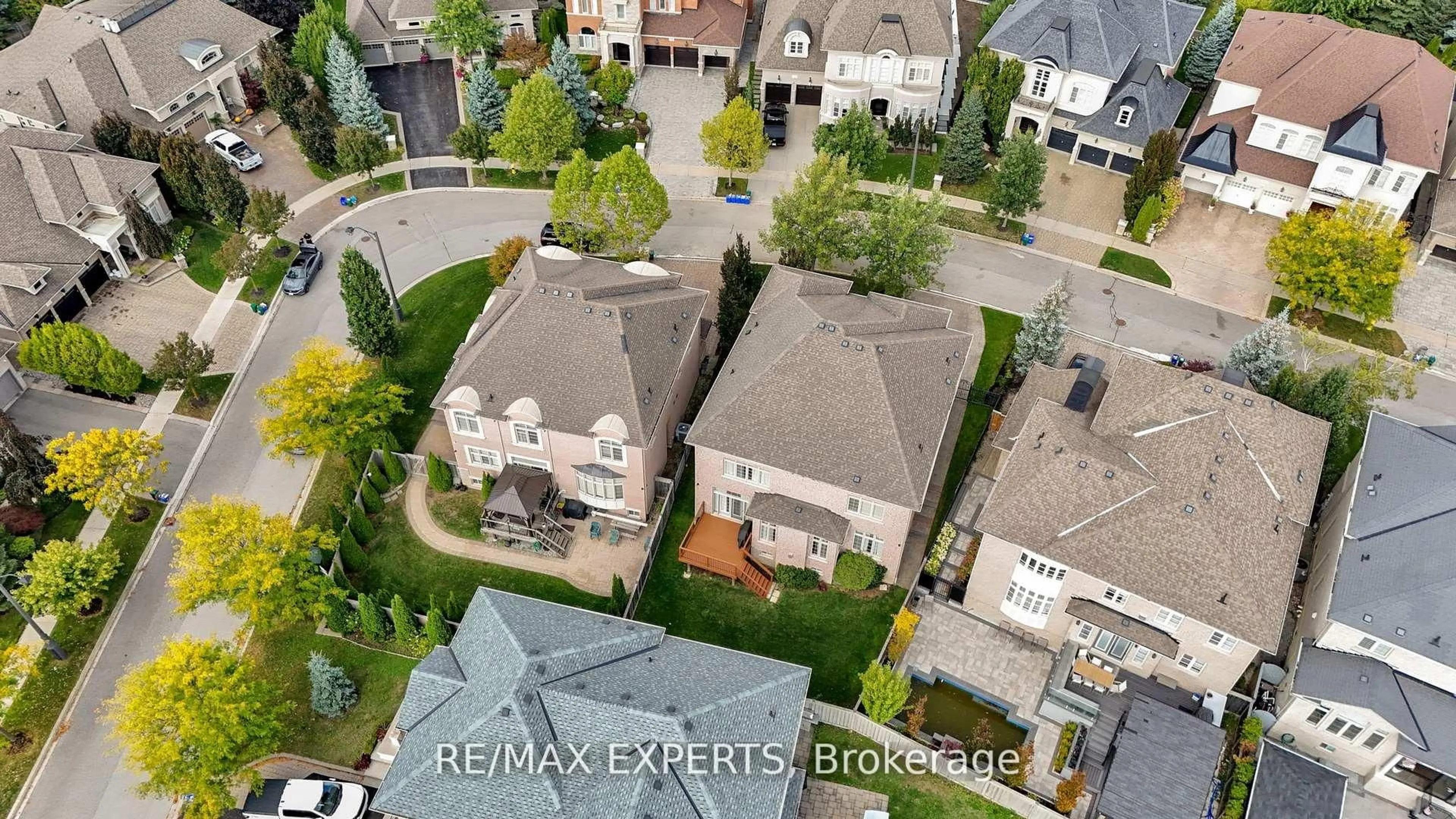 A pic from outside/outdoor area/front of a property/back of a property/a pic from drone, street for 134 Orleans Circ, Vaughan Ontario L4H 0V3