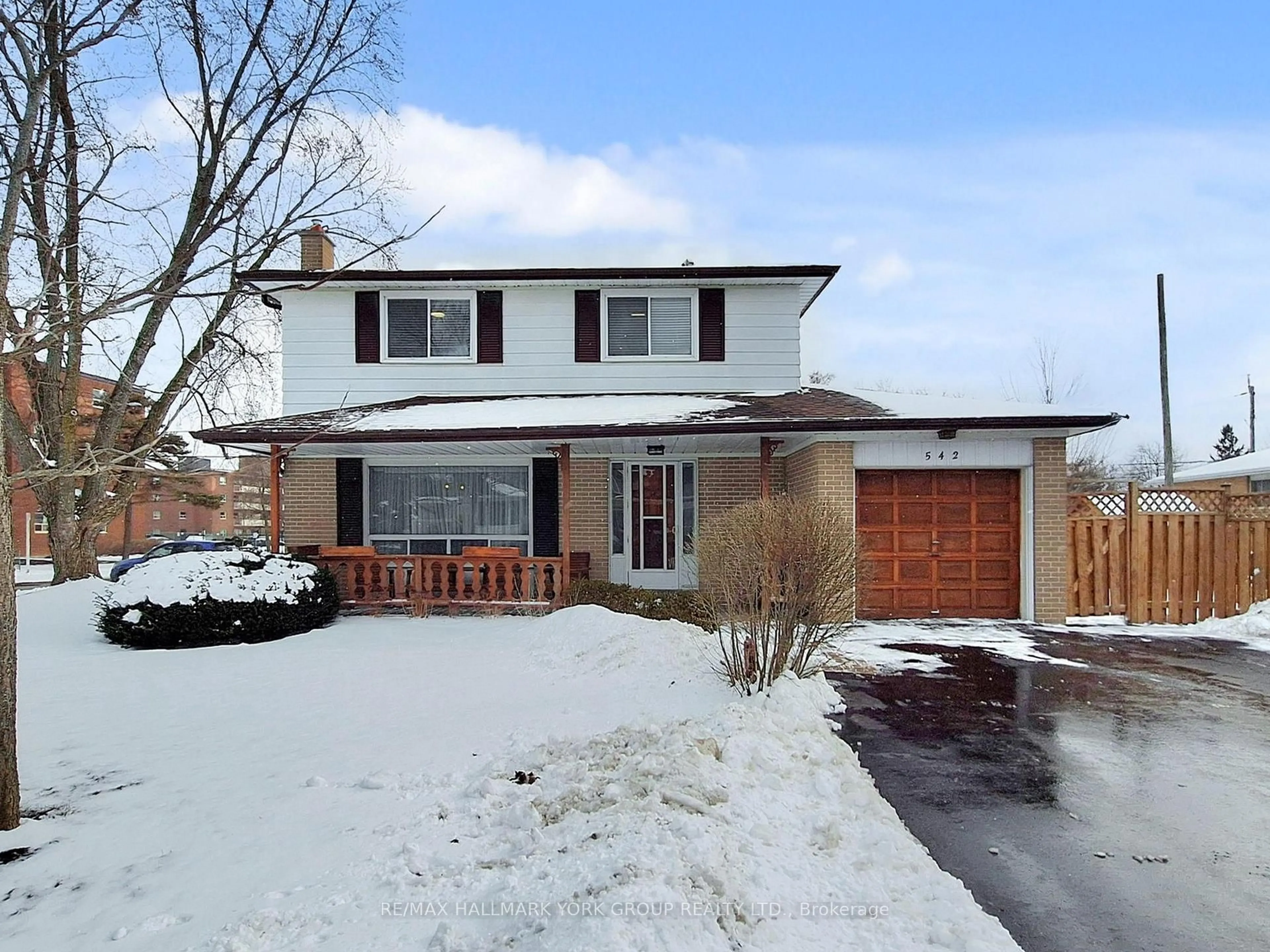 Home with brick exterior material, street for 542 Elm Rd, Whitchurch-Stouffville Ontario L4A 1W8