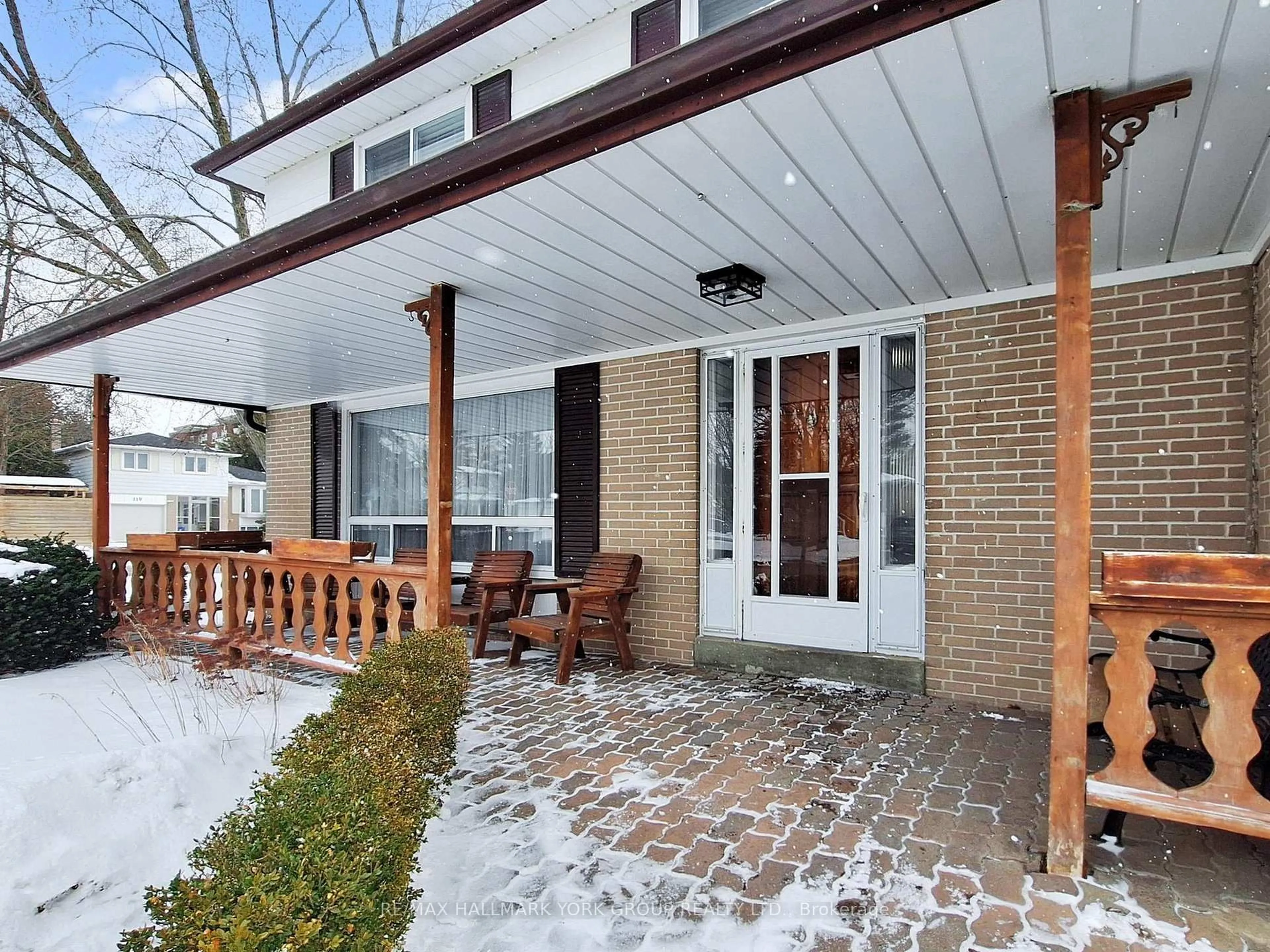 Home with brick exterior material, street for 542 Elm Rd, Whitchurch-Stouffville Ontario L4A 1W8