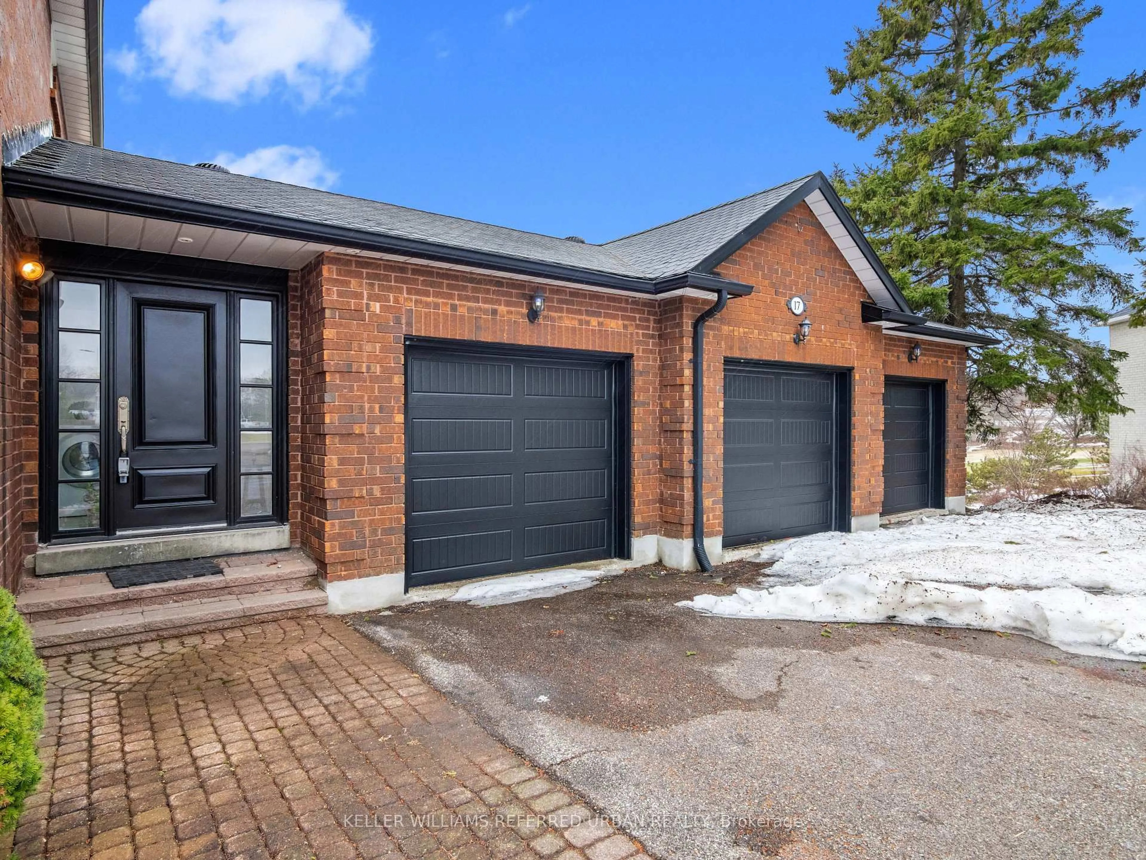 Home with brick exterior material, street for 17 Sleepy Hollow Lane, Whitchurch-Stouffville Ontario L4A 3G7