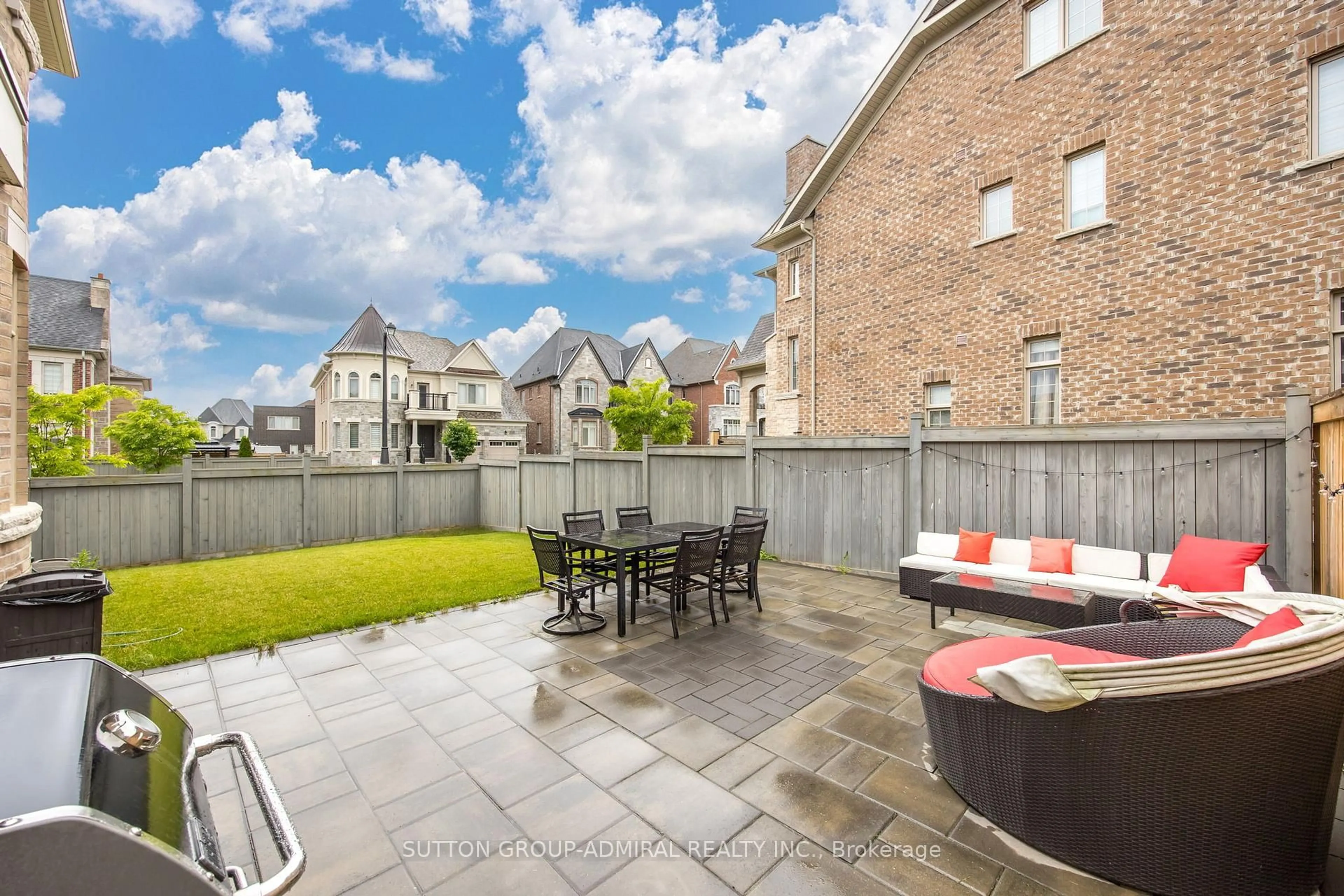 Patio, street for 36 Hurst Ave, Vaughan Ontario L5A 4Y5