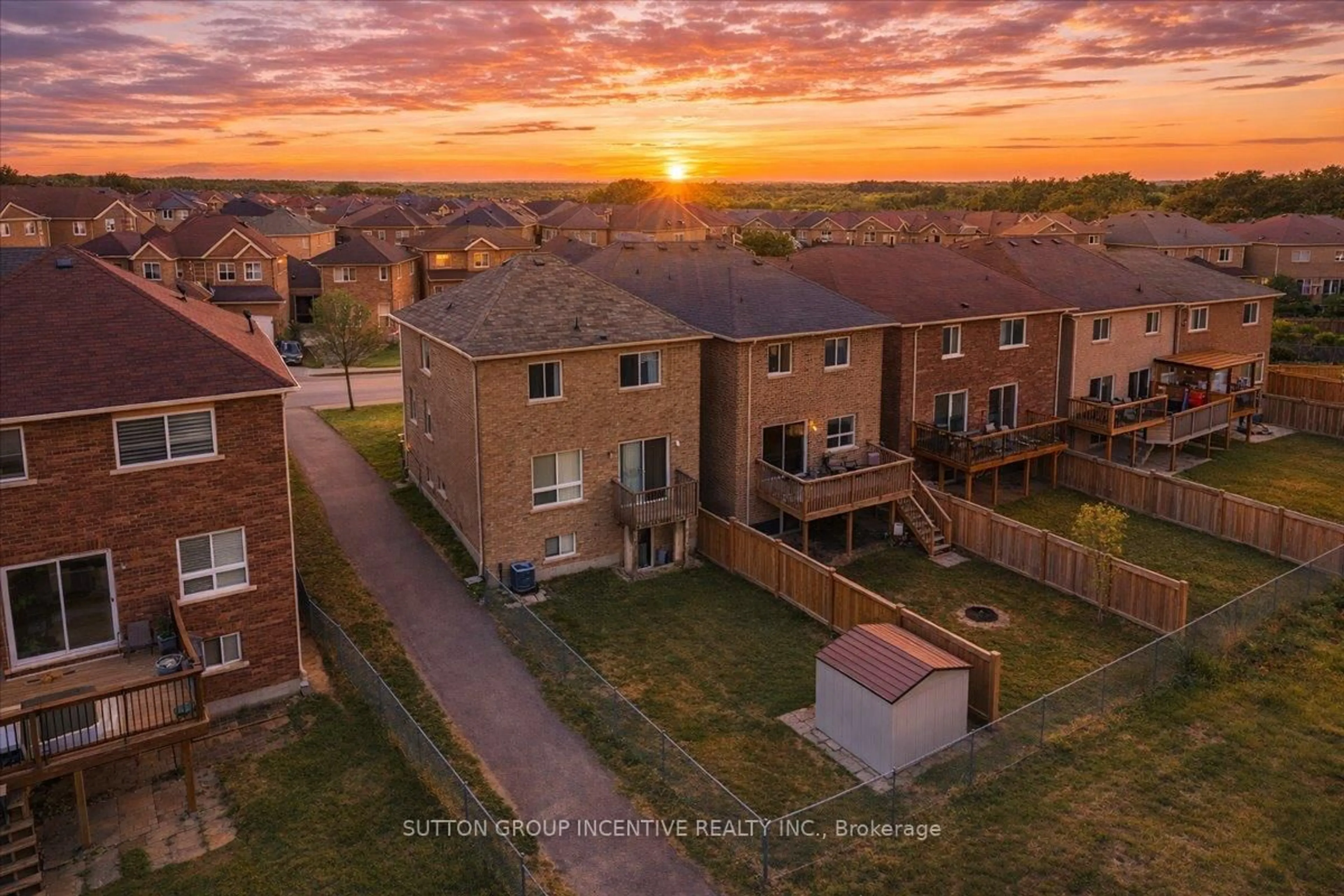 A pic from outside/outdoor area/front of a property/back of a property/a pic from drone, street for 1200 Mary-Lou St, Innisfil Ontario L9S 0C1