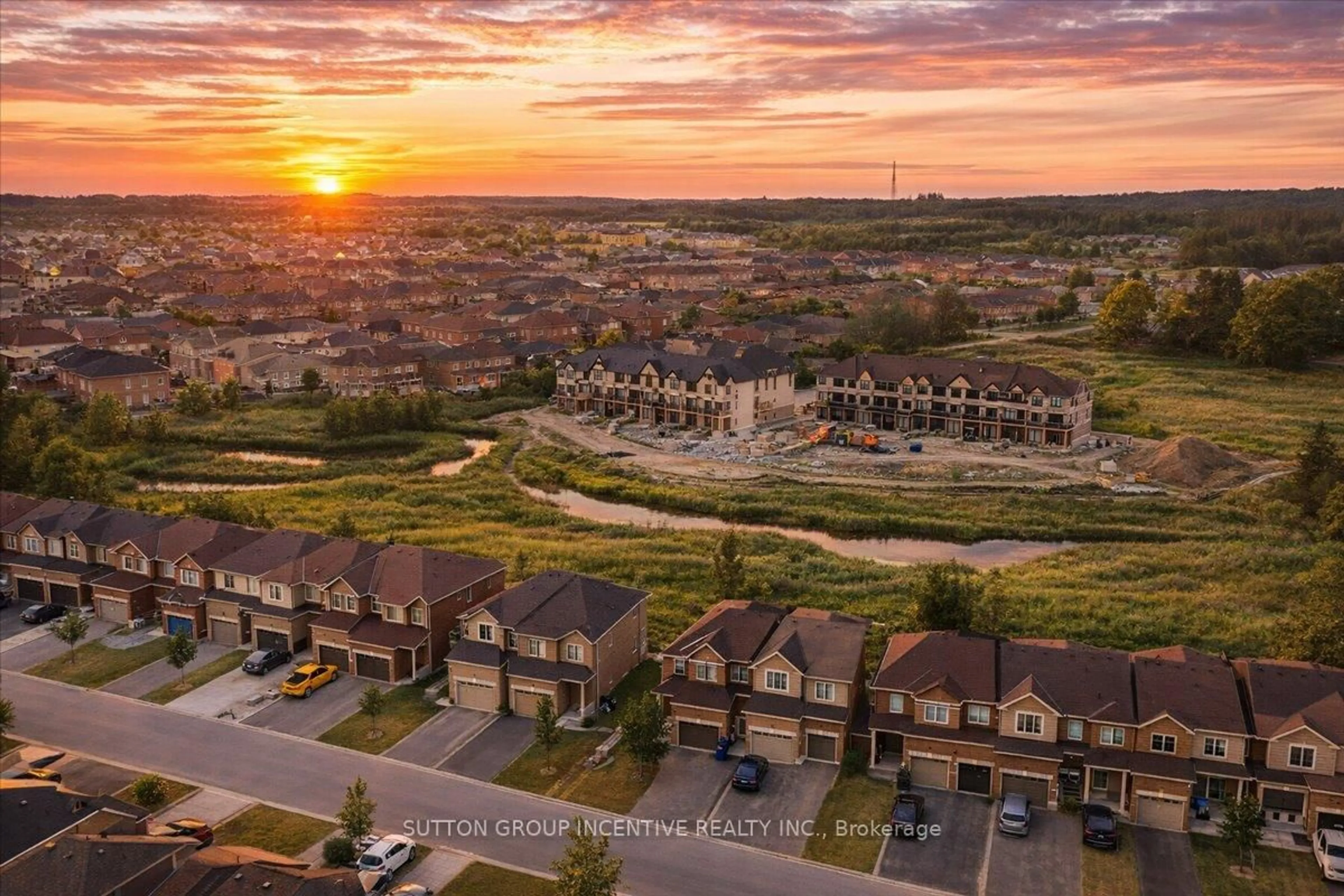 A pic from outside/outdoor area/front of a property/back of a property/a pic from drone, street for 1200 Mary-Lou St, Innisfil Ontario L9S 0C1
