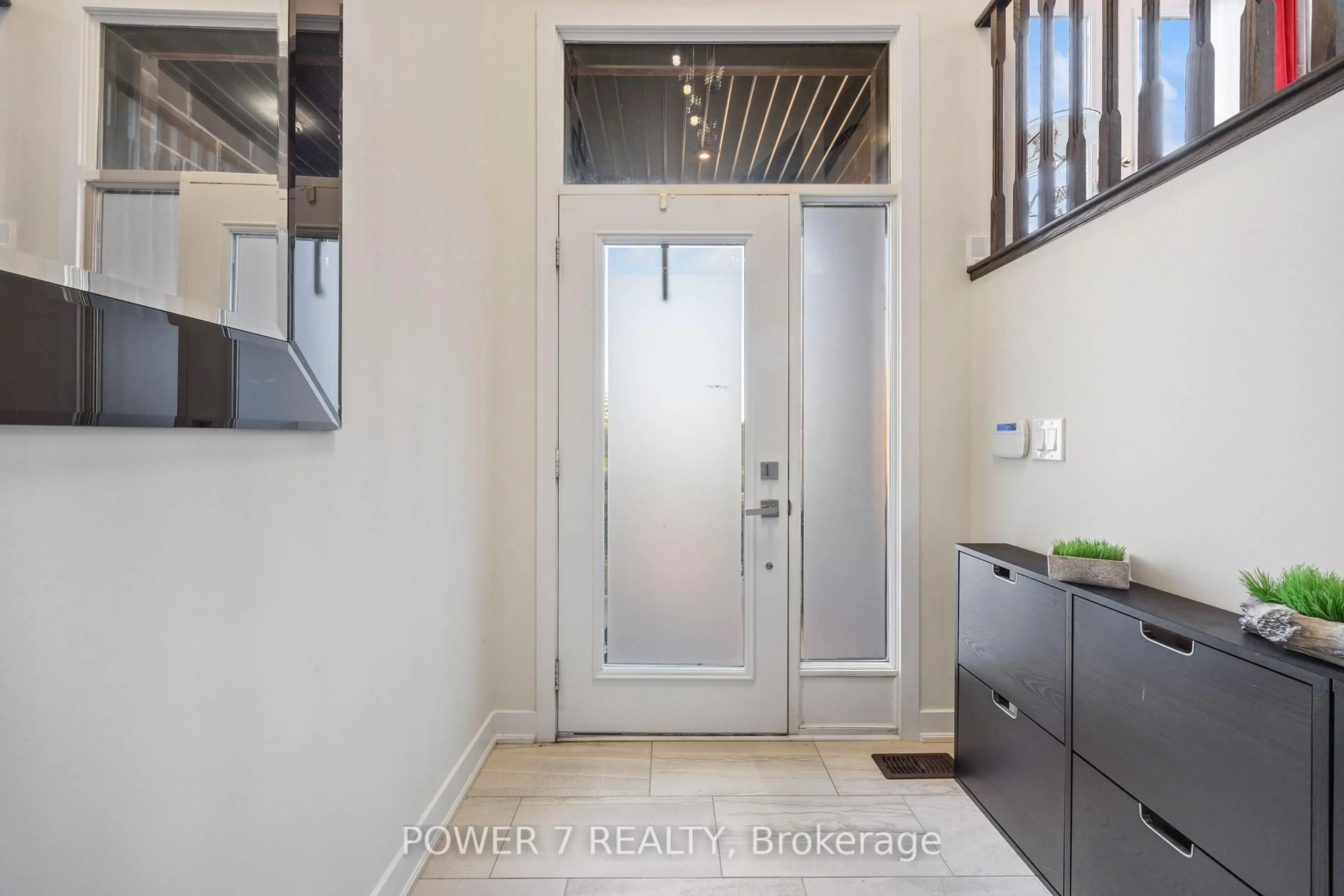 Indoor entryway for 96 Anchusa Dr, Richmond Hill Ontario L4E 1C5
