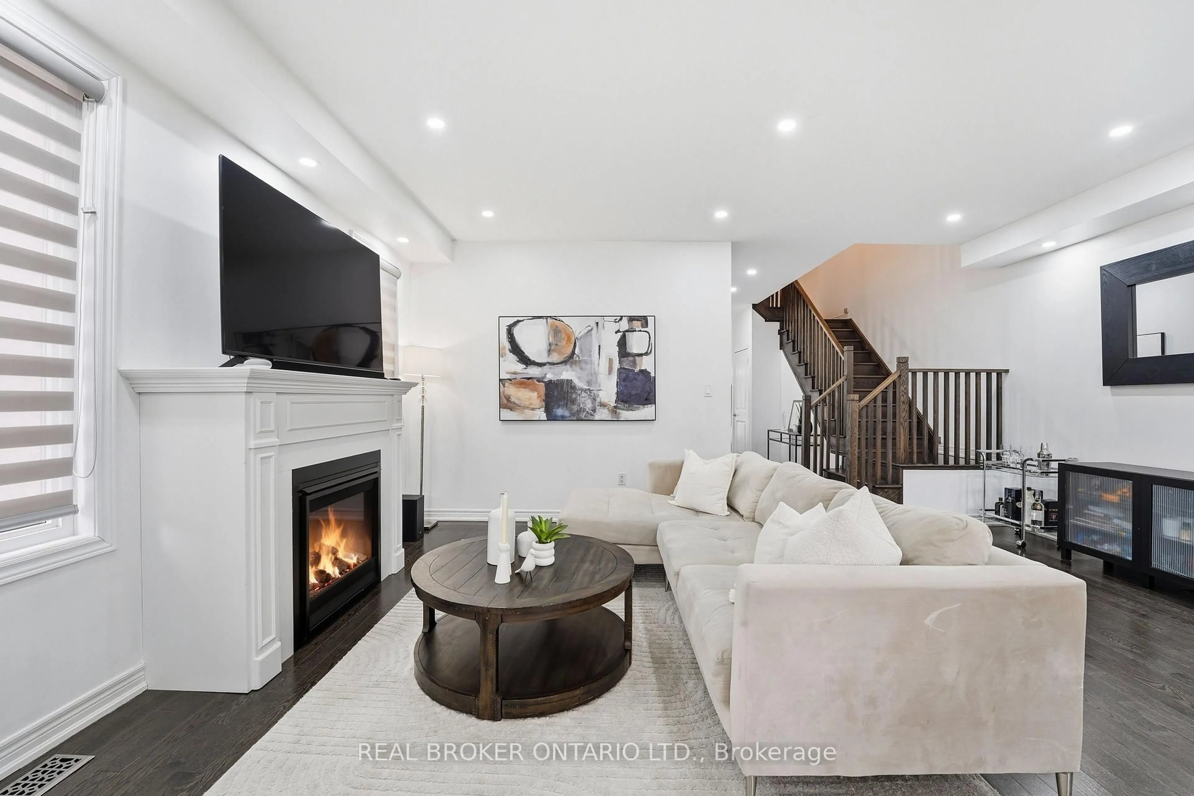 Living room with furniture, unknown for 2056 Dale Rd, Innisfil Ontario L9S 0J8