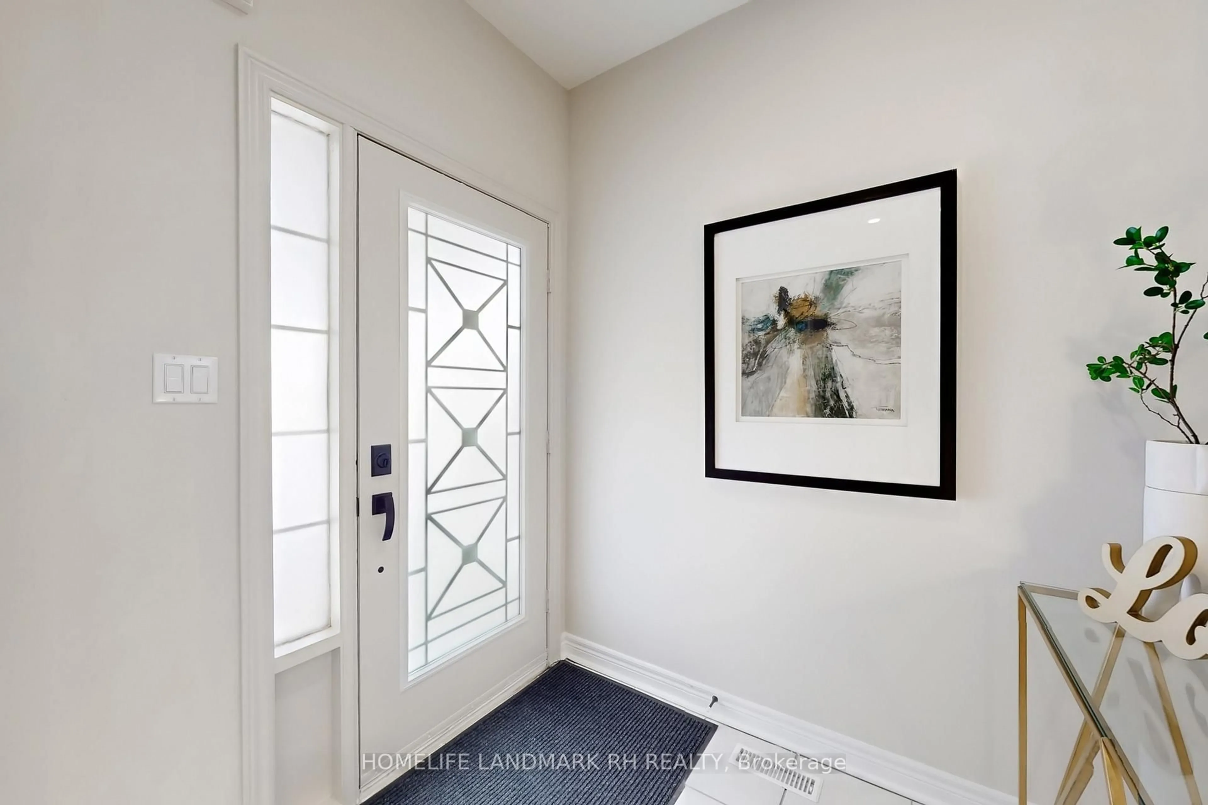 Indoor entryway for 60 Whistler Crt, Markham Ontario L3R 4S9