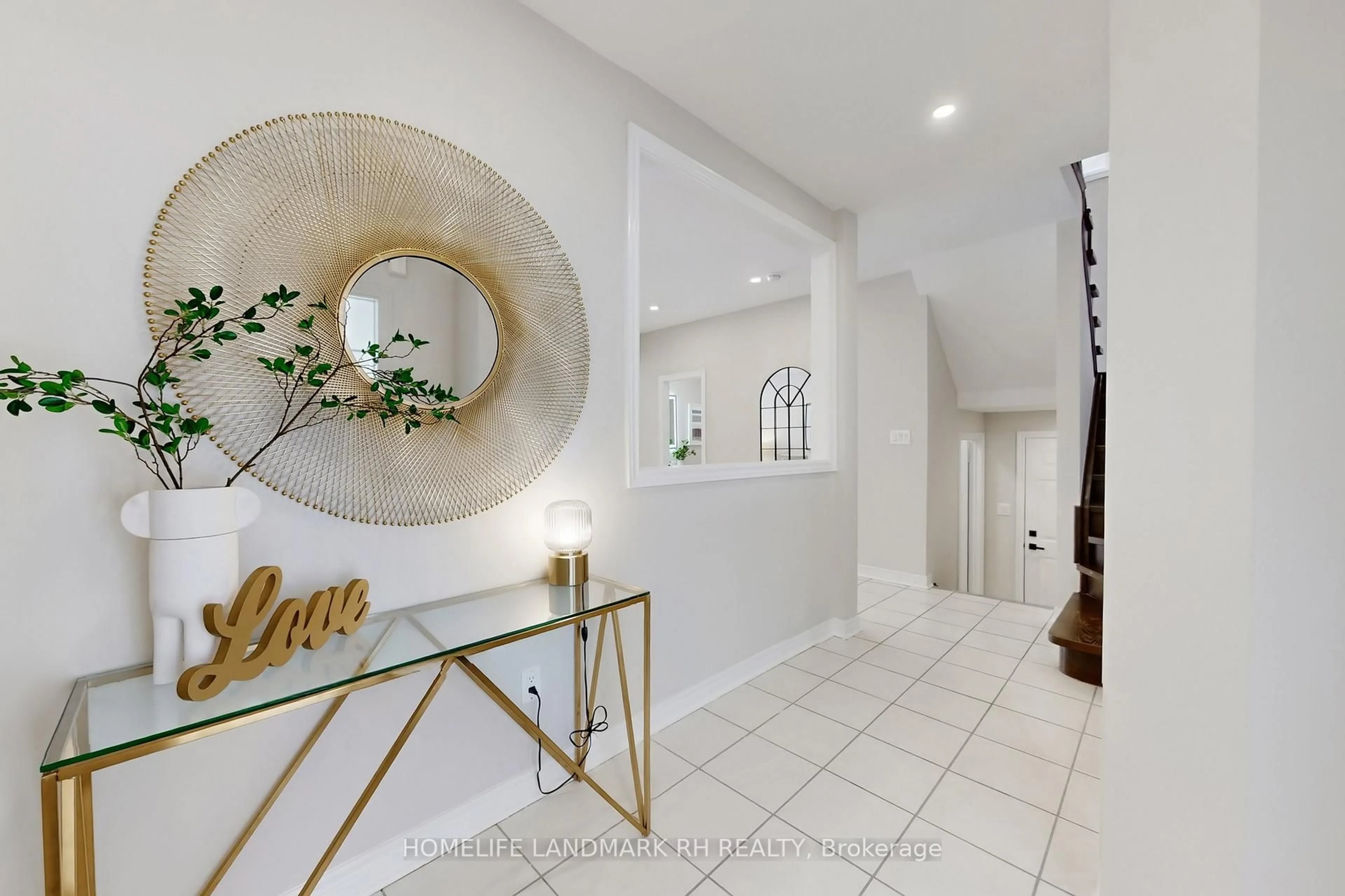 Indoor entryway for 60 Whistler Crt, Markham Ontario L3R 4S9