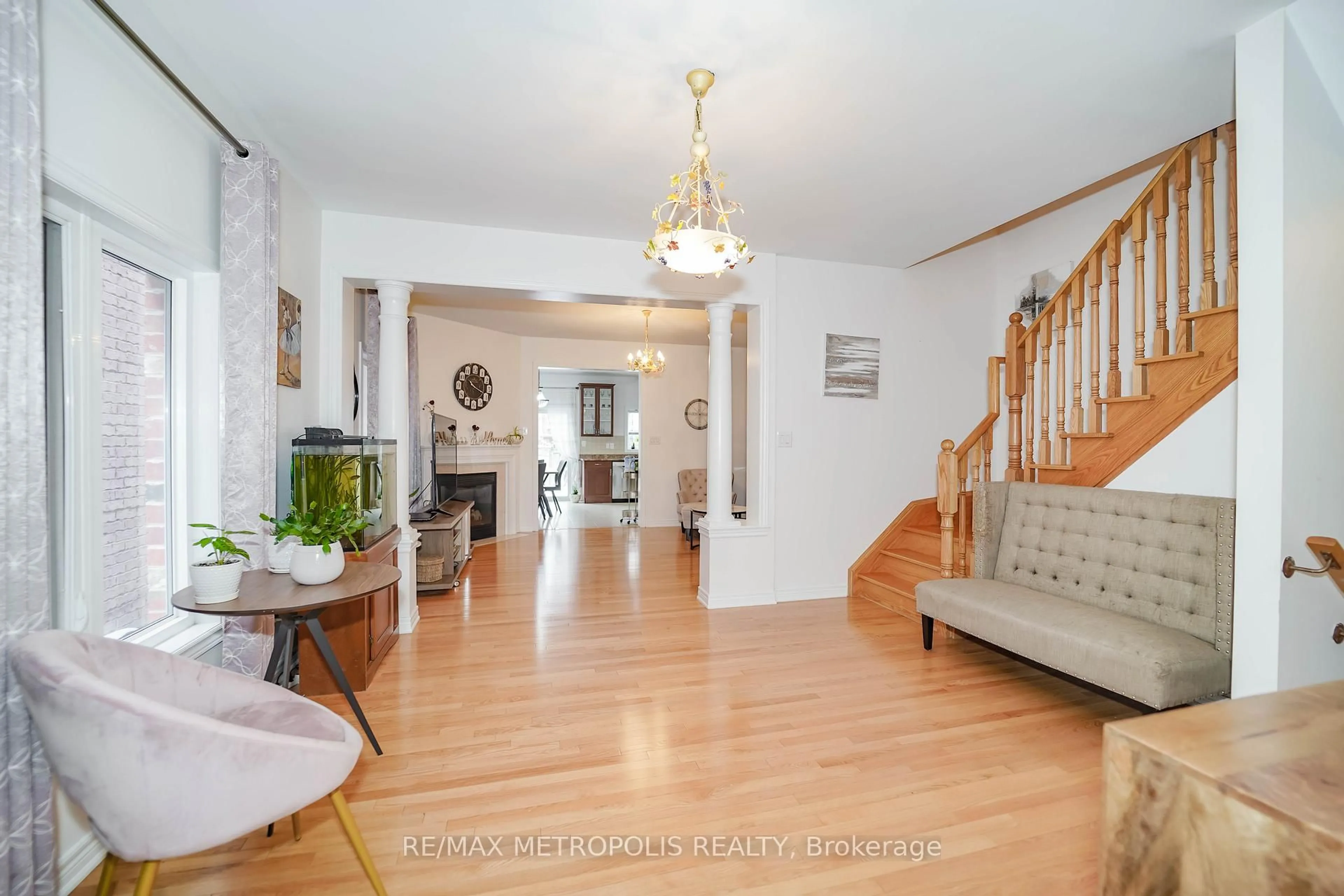 Indoor foyer for 58 Lady Loretta Lane, Vaughan Ontario L6A 4E9