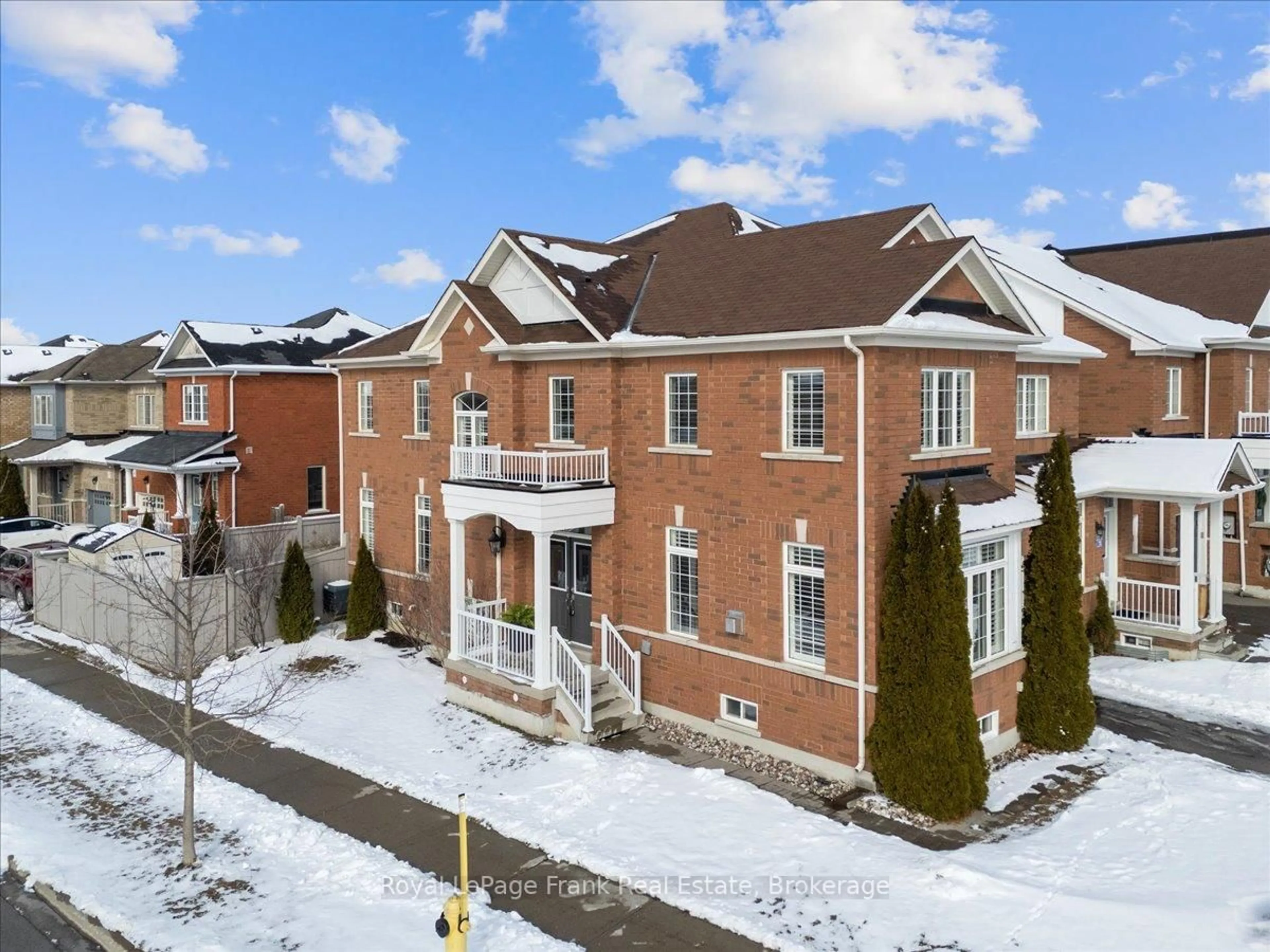 A pic from outside/outdoor area/front of a property/back of a property/a pic from drone, unknown for 79 Durhamview Cres, Whitchurch-Stouffville Ontario L4A 1S4