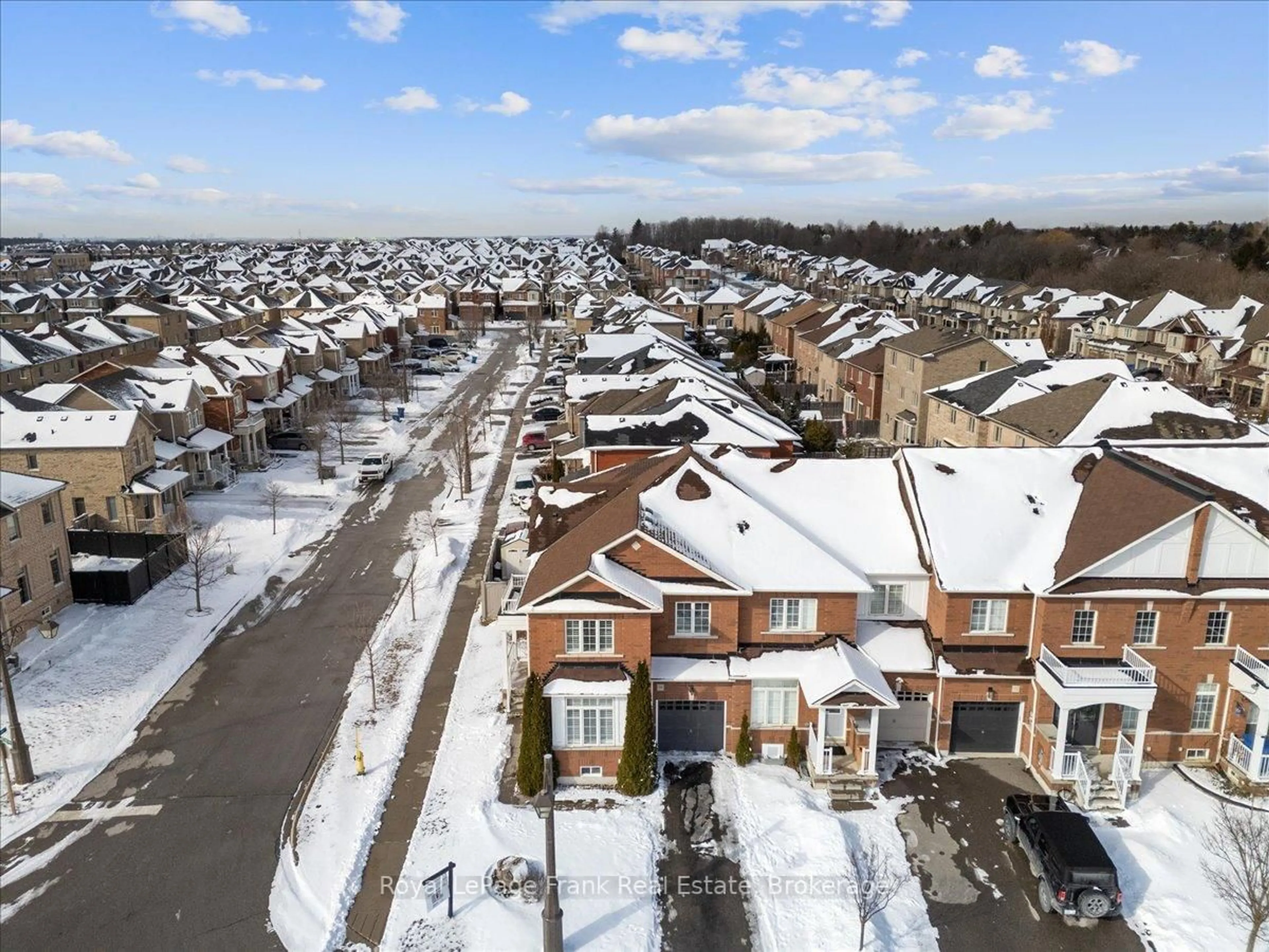 A pic from outside/outdoor area/front of a property/back of a property/a pic from drone, street for 79 Durhamview Cres, Whitchurch-Stouffville Ontario L4A 1S4