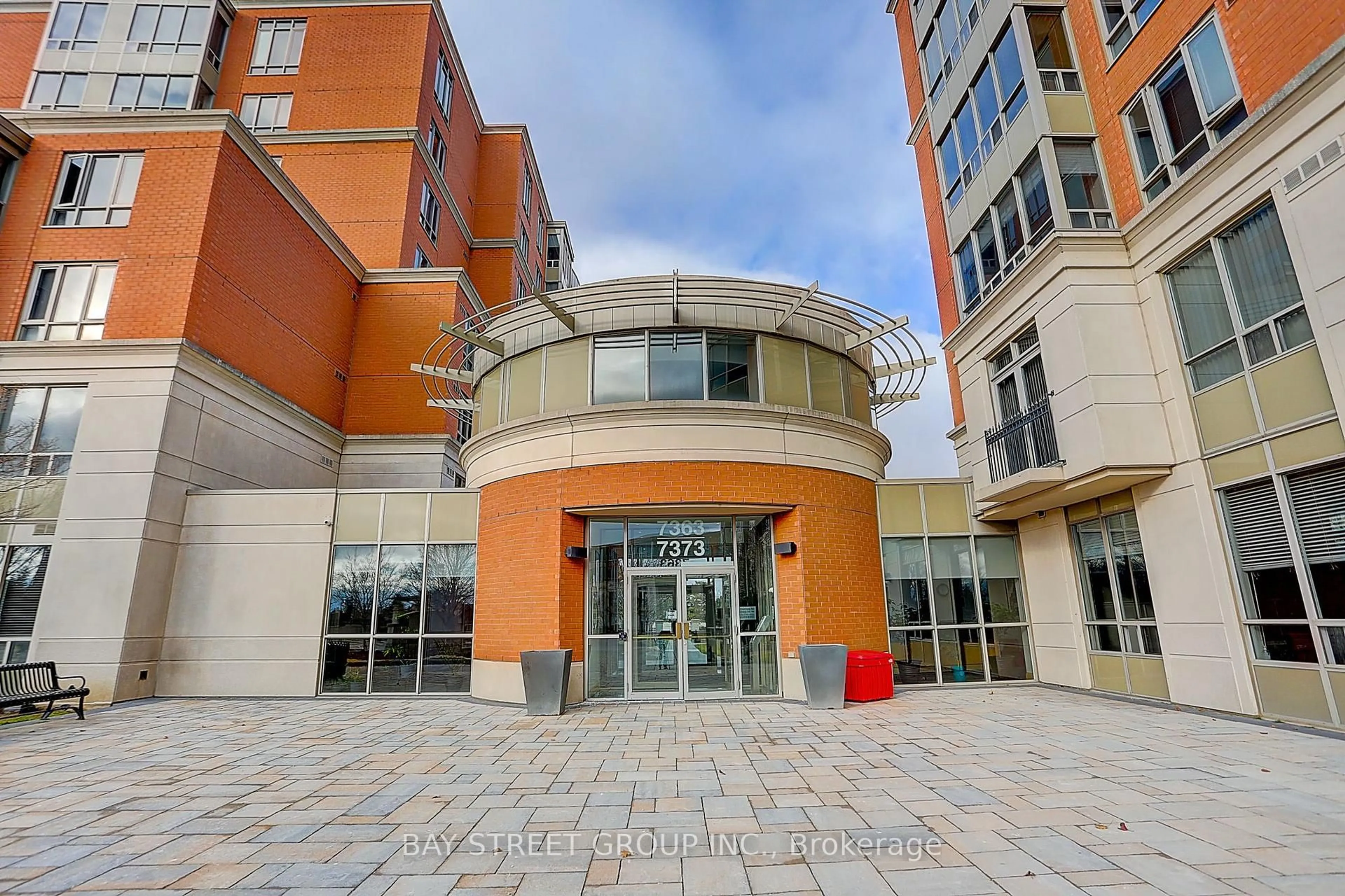 Indoor foyer for 7373 Kennedy Rd #Ph05, Markham Ontario L3R 1H6