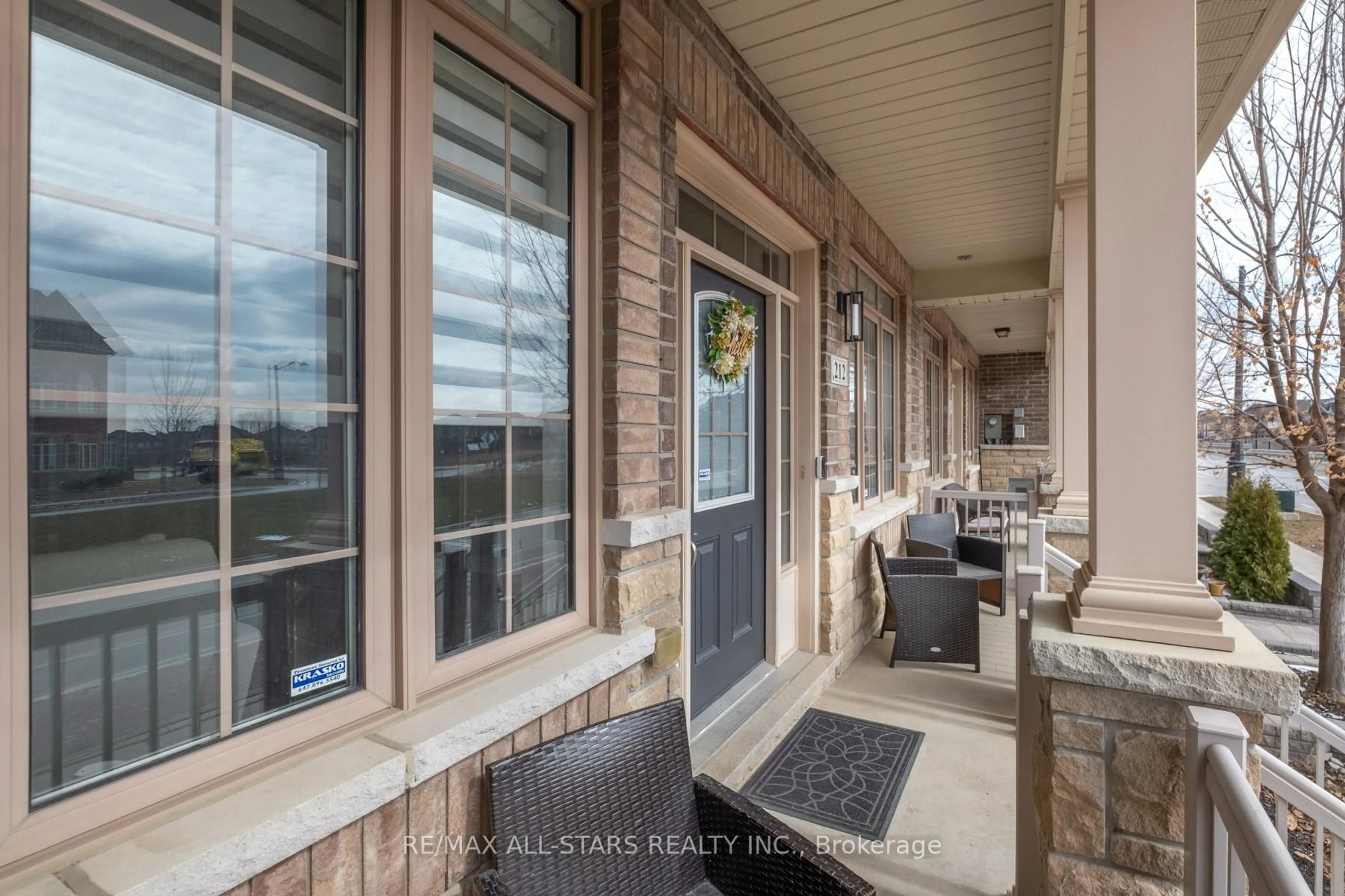 Patio, street for 212 East's Corners Blvd, Vaughan Ontario L4H 4H3