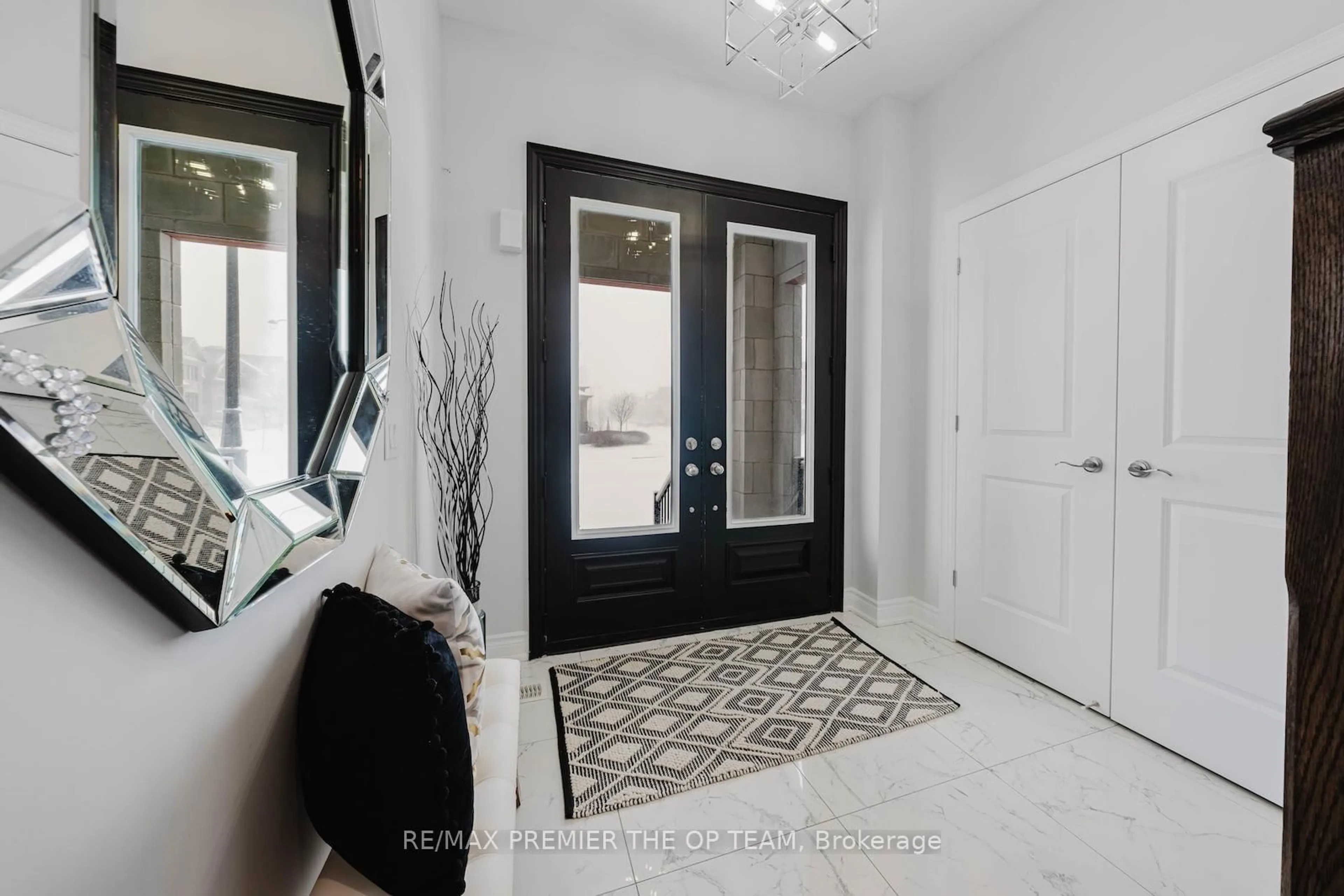 Indoor entryway for 145 Timber Creek Blvd, Vaughan Ontario L4H 3X8